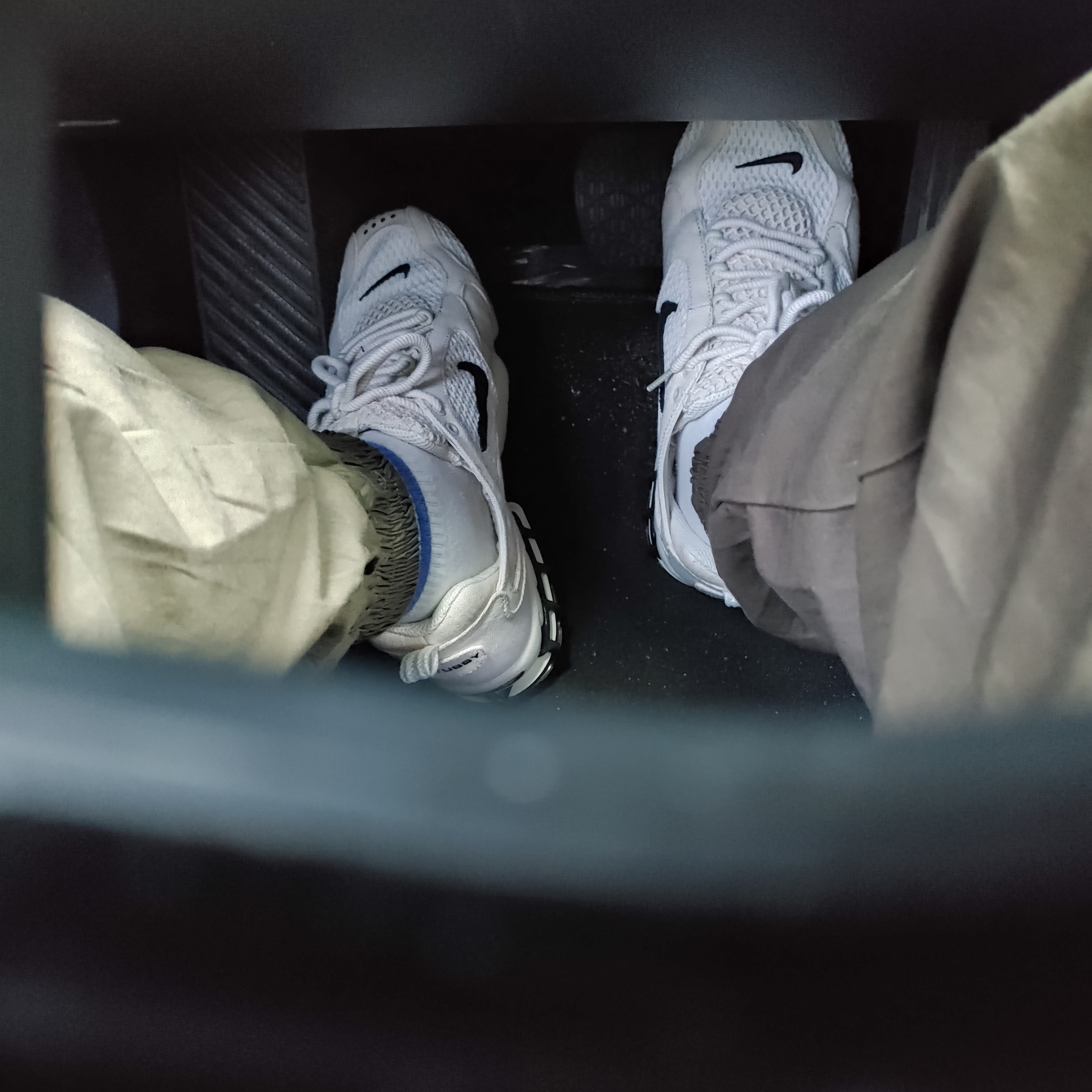 Nike x Stussy Air Zoom Spiridon Cage 2 Fossil 착용 스타일
