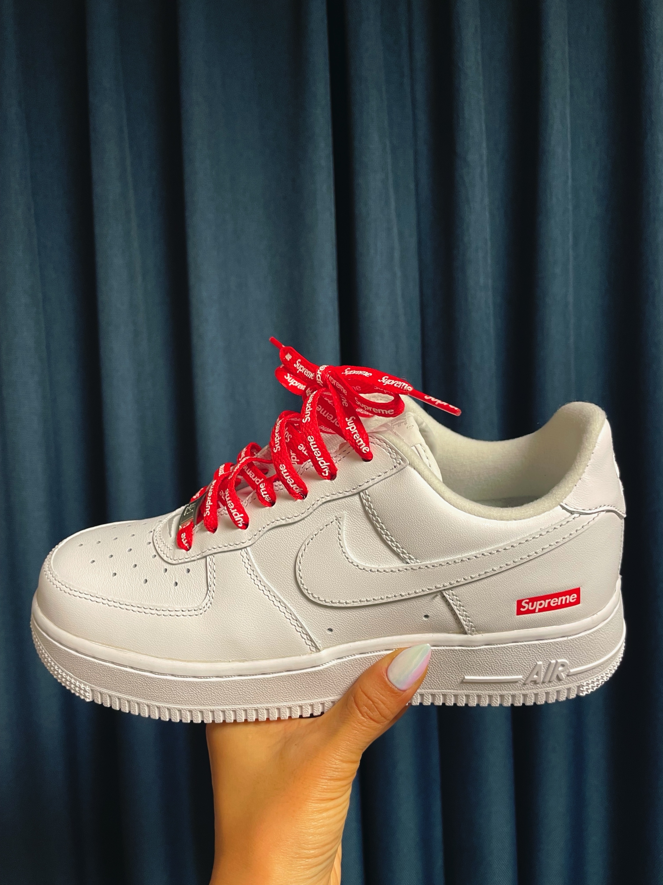 Nike x Supreme Air Force 1 Low White 착용 스타일 - 4