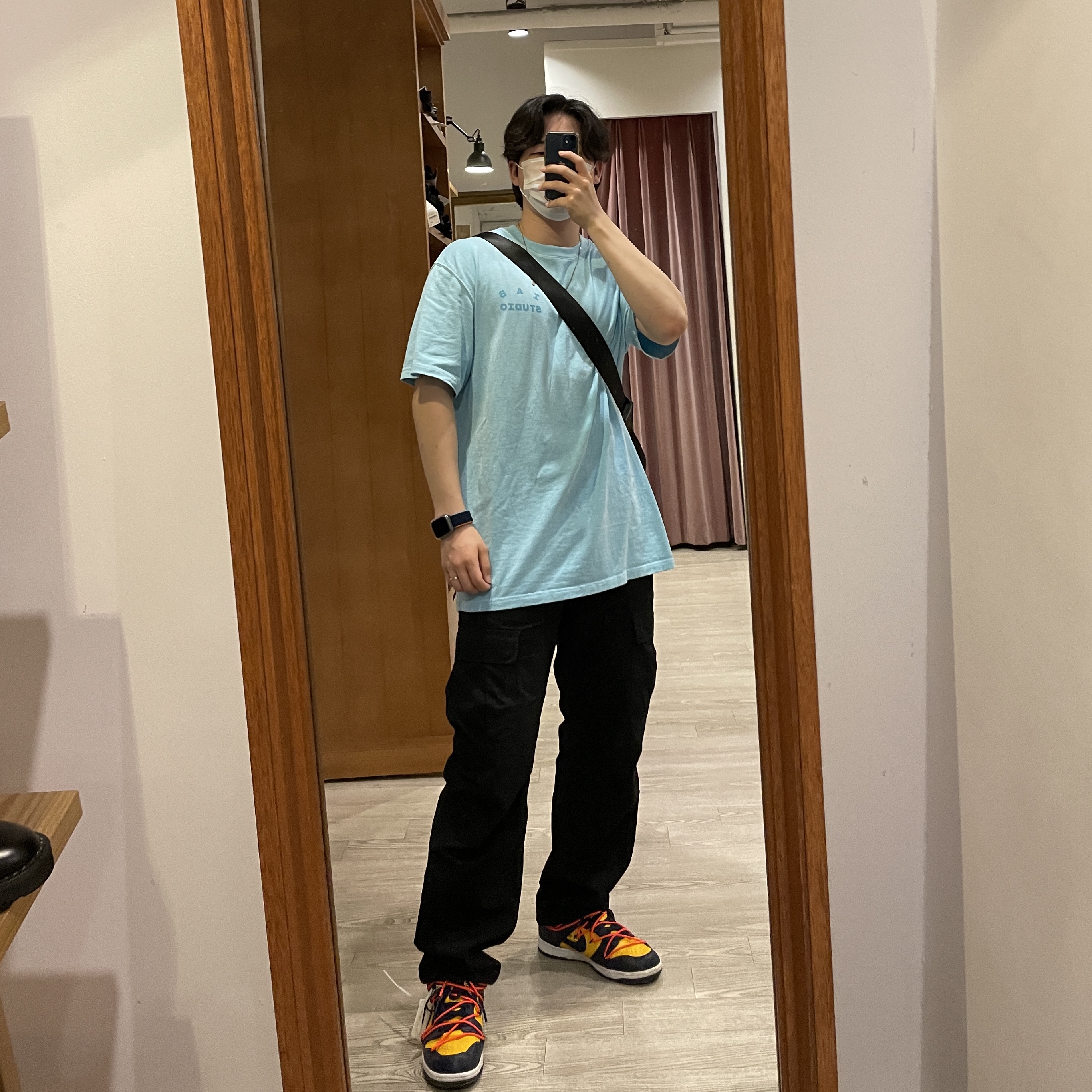 Nike x Off-White Dunk Low University Gold Midnight Navy, IAB Studio Pigment T-Shirt Cyan 착용 스타일