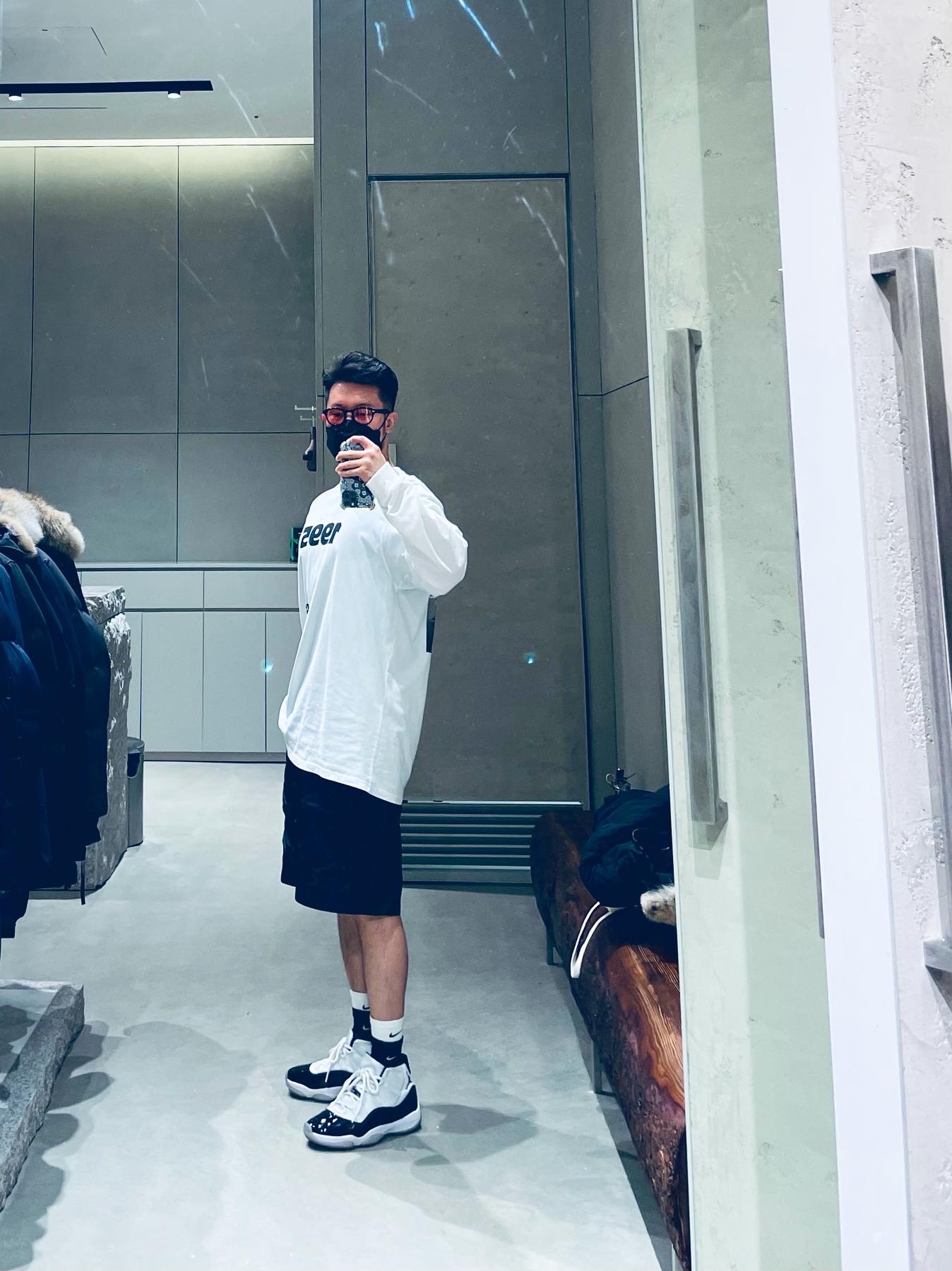 Jordan 11 Retro Concord 2018, Nike Everyday Plus Cushioned Training Crew Socks Black White (Korean Ver.) 착용 스타일 - 2