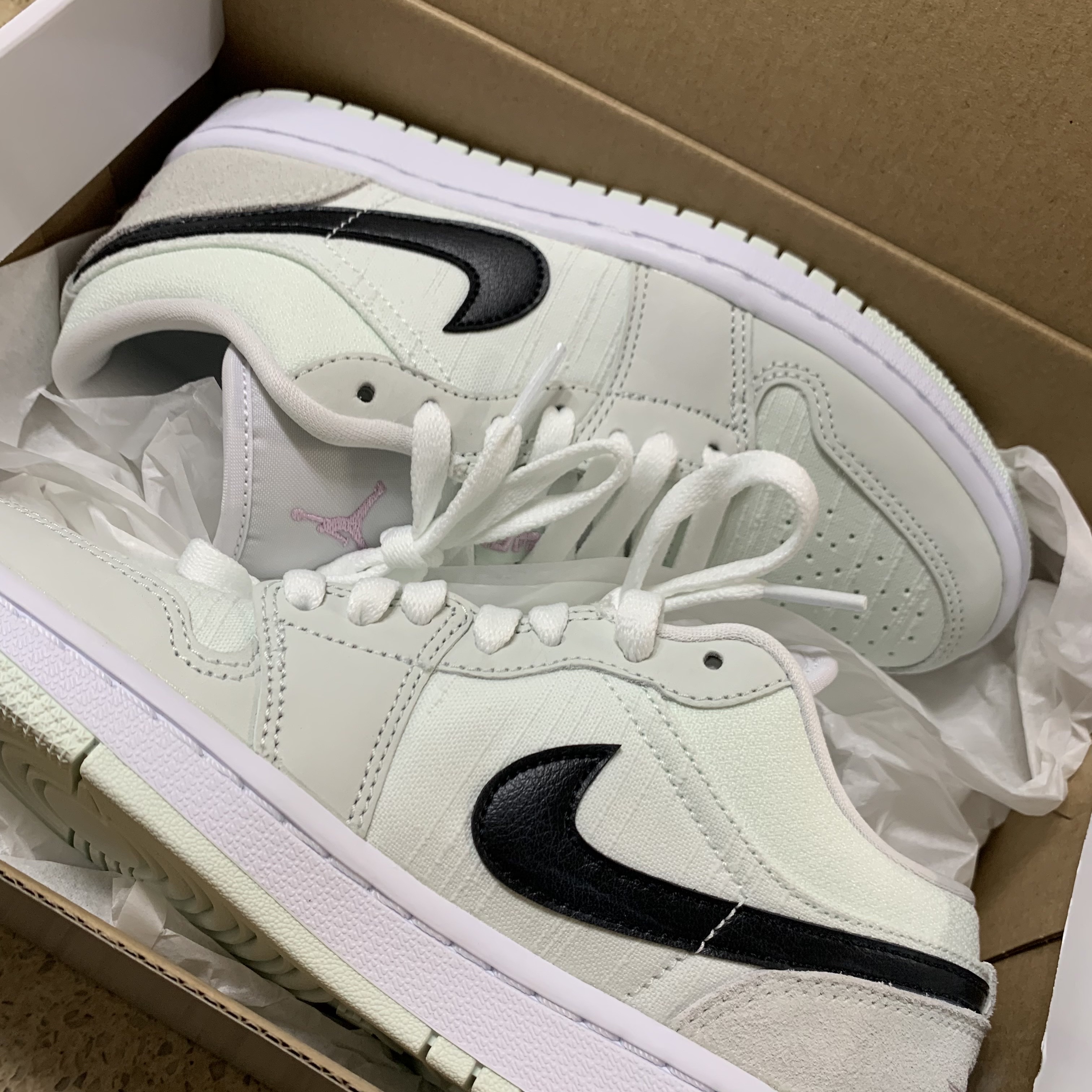 (W) Jordan 1 Low SE Barely Green 착용 스타일 - 2