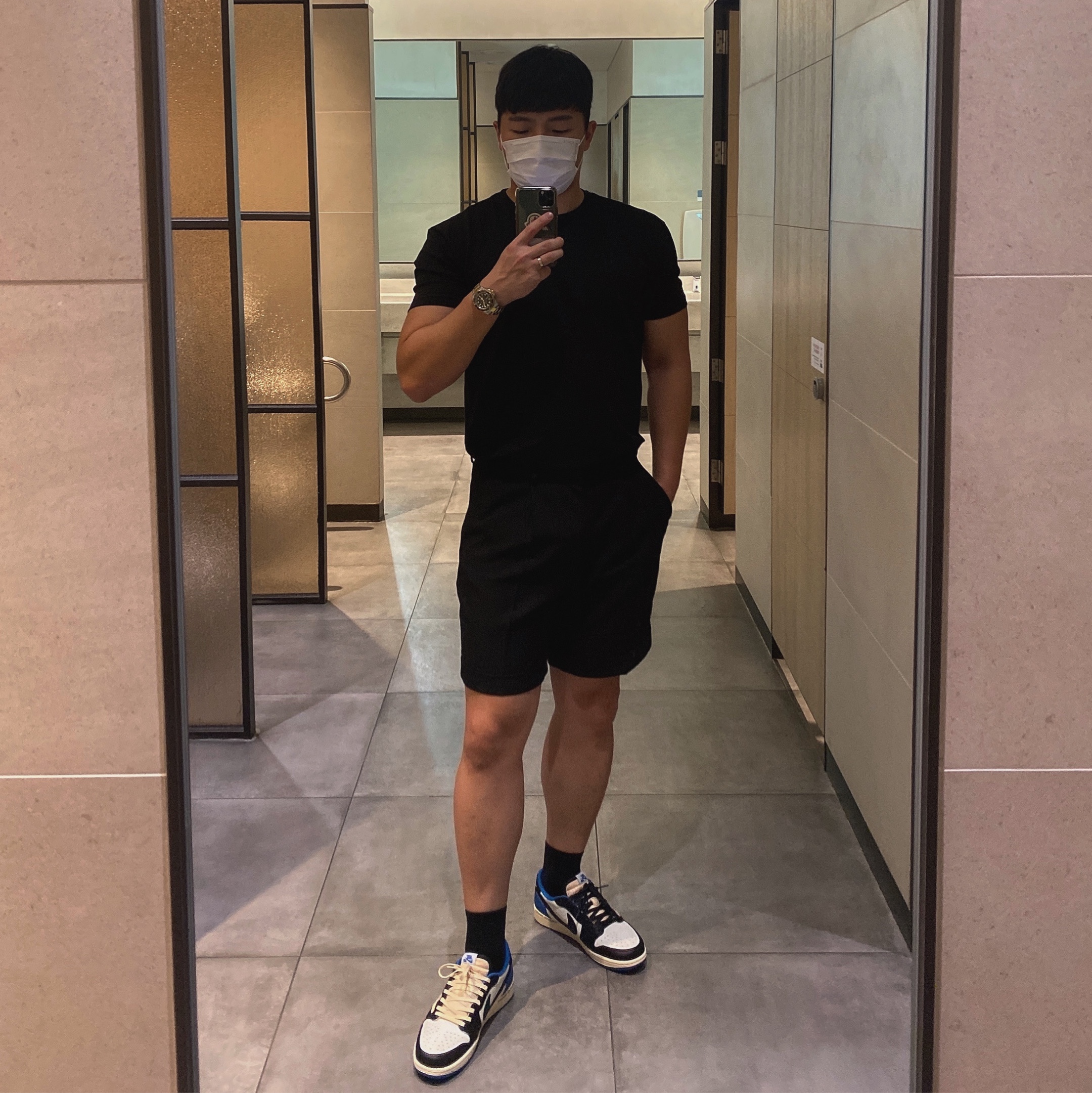 Jordan 1 x Travis Scott x Fragment Retro Low OG SP Military Blue 착용 스타일
