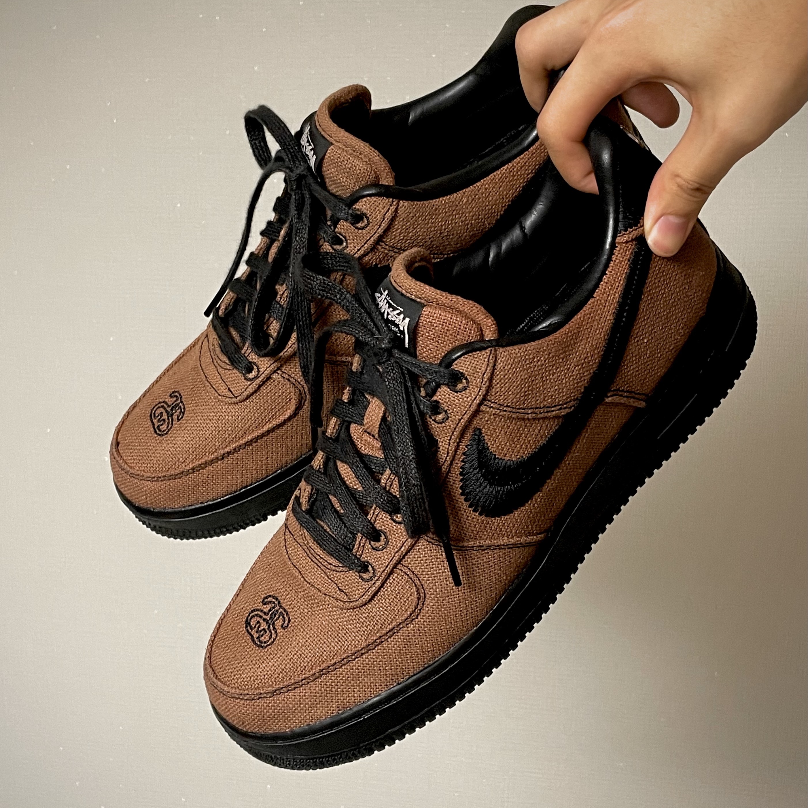 Nike x Stussy Air Force 1 Low Triple Black 착용 스타일 - 2