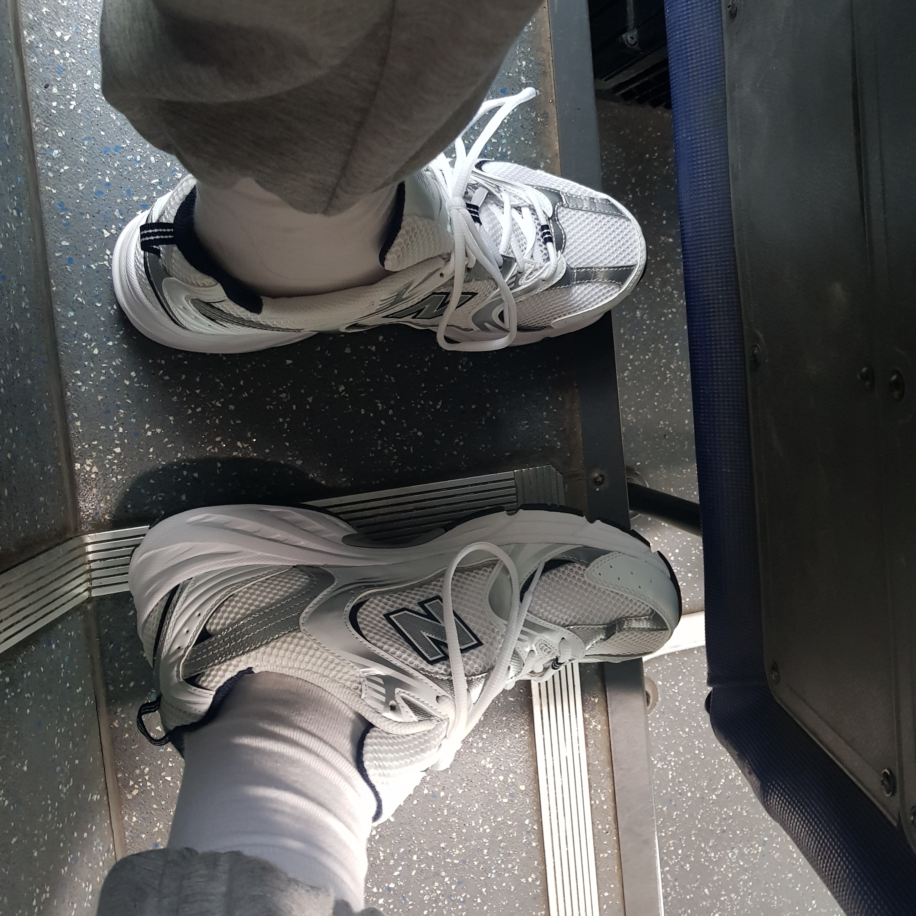 New Balance 530 White 착용 스타일