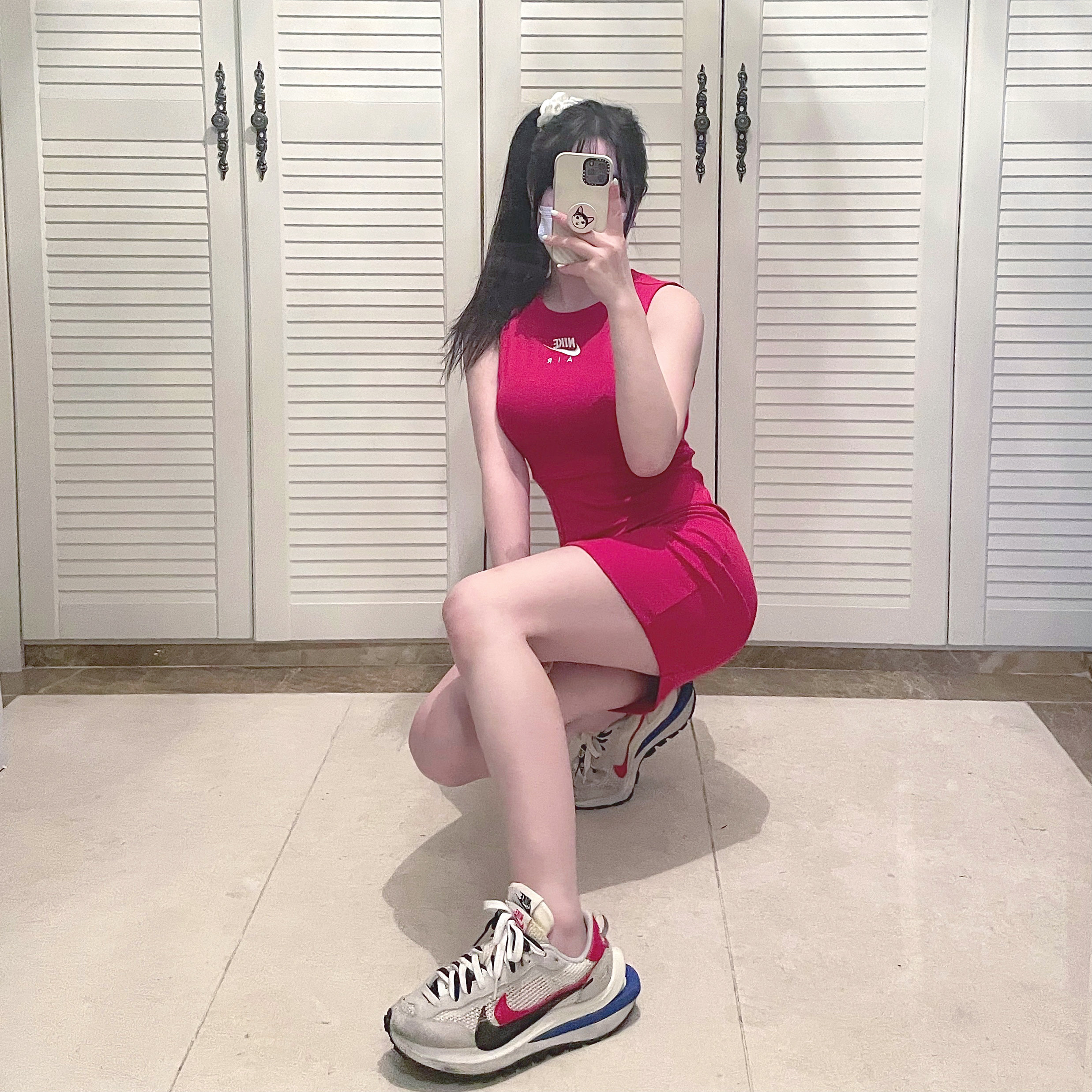 Nike x Sacai VaporWaffle Royal Fuchsia 착용 스타일