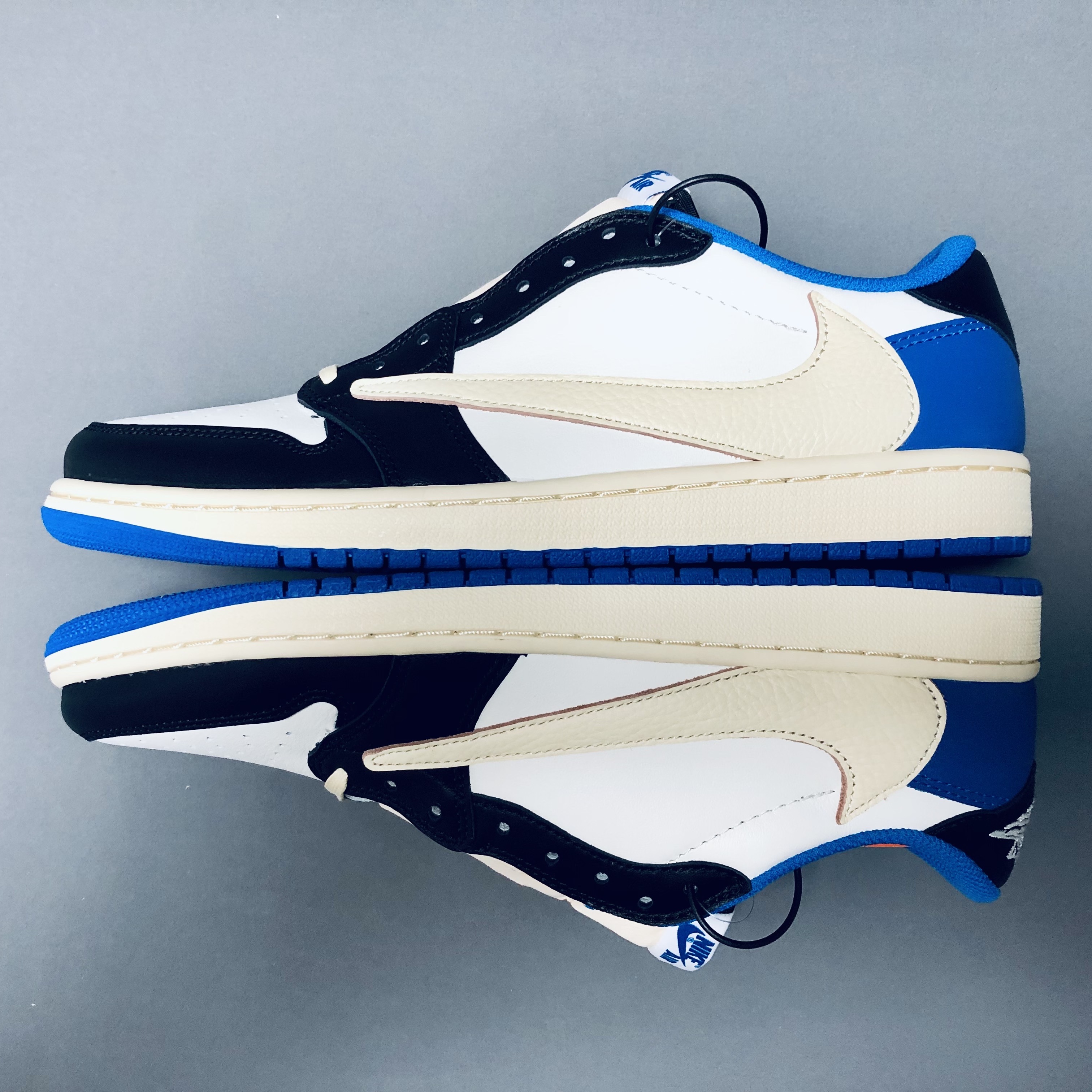 Jordan 1 x Travis Scott x Fragment Retro Low OG SP Military Blue, Jordan 1 x Travis Scott Retro High OG SP Mocha 착용 스타일 - 1
