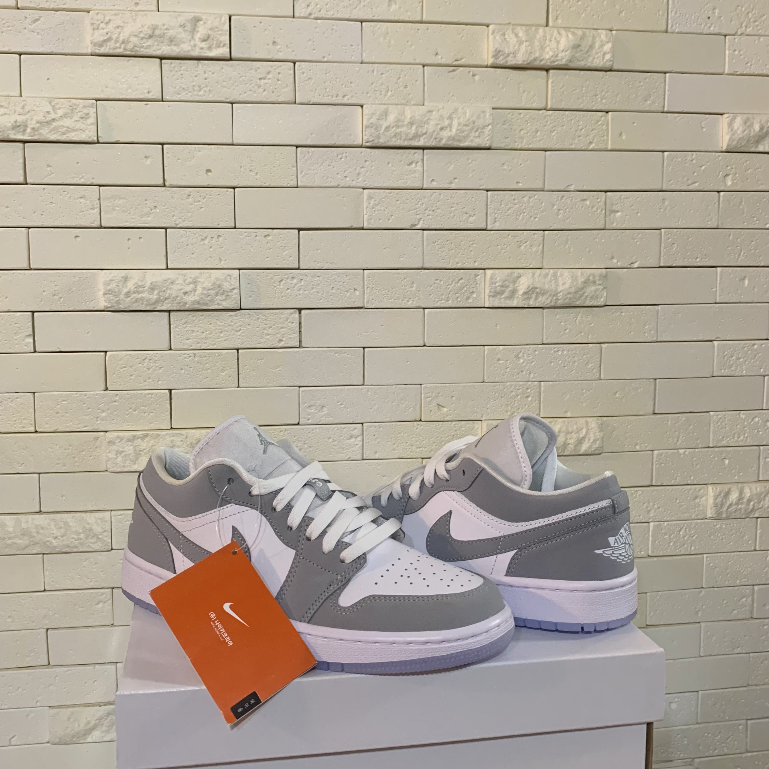(W) Jordan 1 Low White Wolf Grey 착용 스타일 - 2