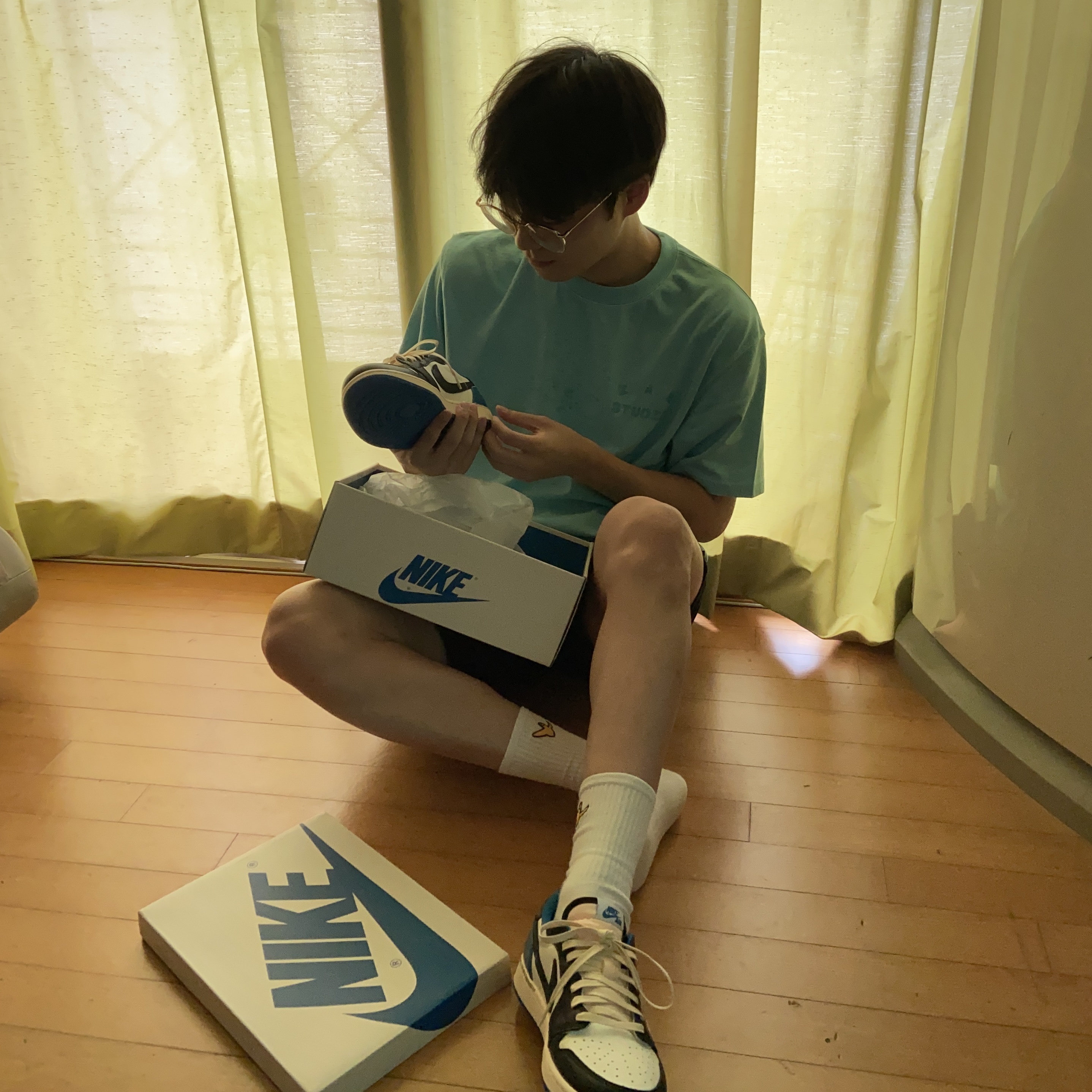 Jordan 1 x Travis Scott x Fragment Retro Low OG SP Military Blue, IAB Studio Pigment T-Shirt Cyan 착용 스타일 - 1