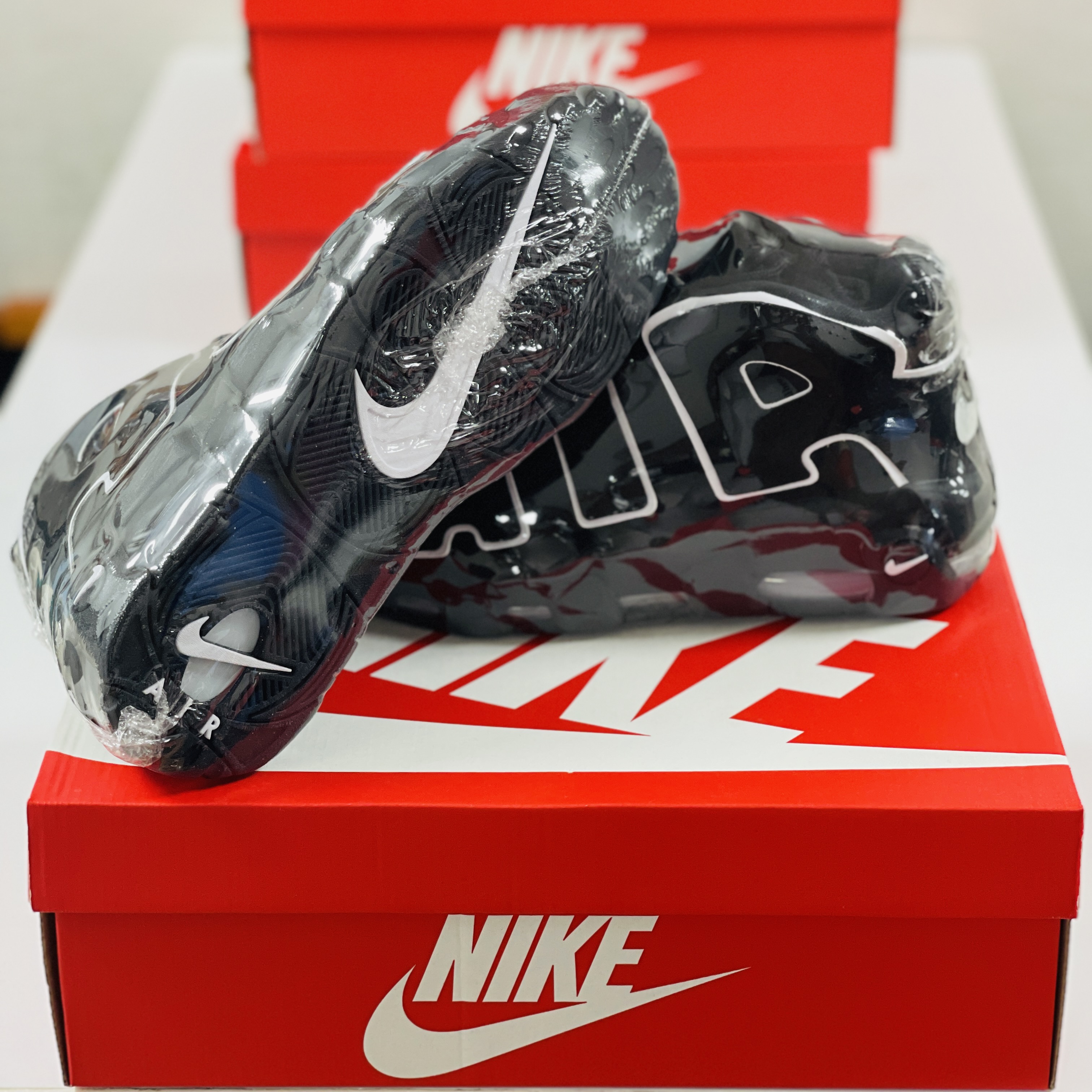 Nike Air More Uptempo Black White 2020 착용 스타일 - 5