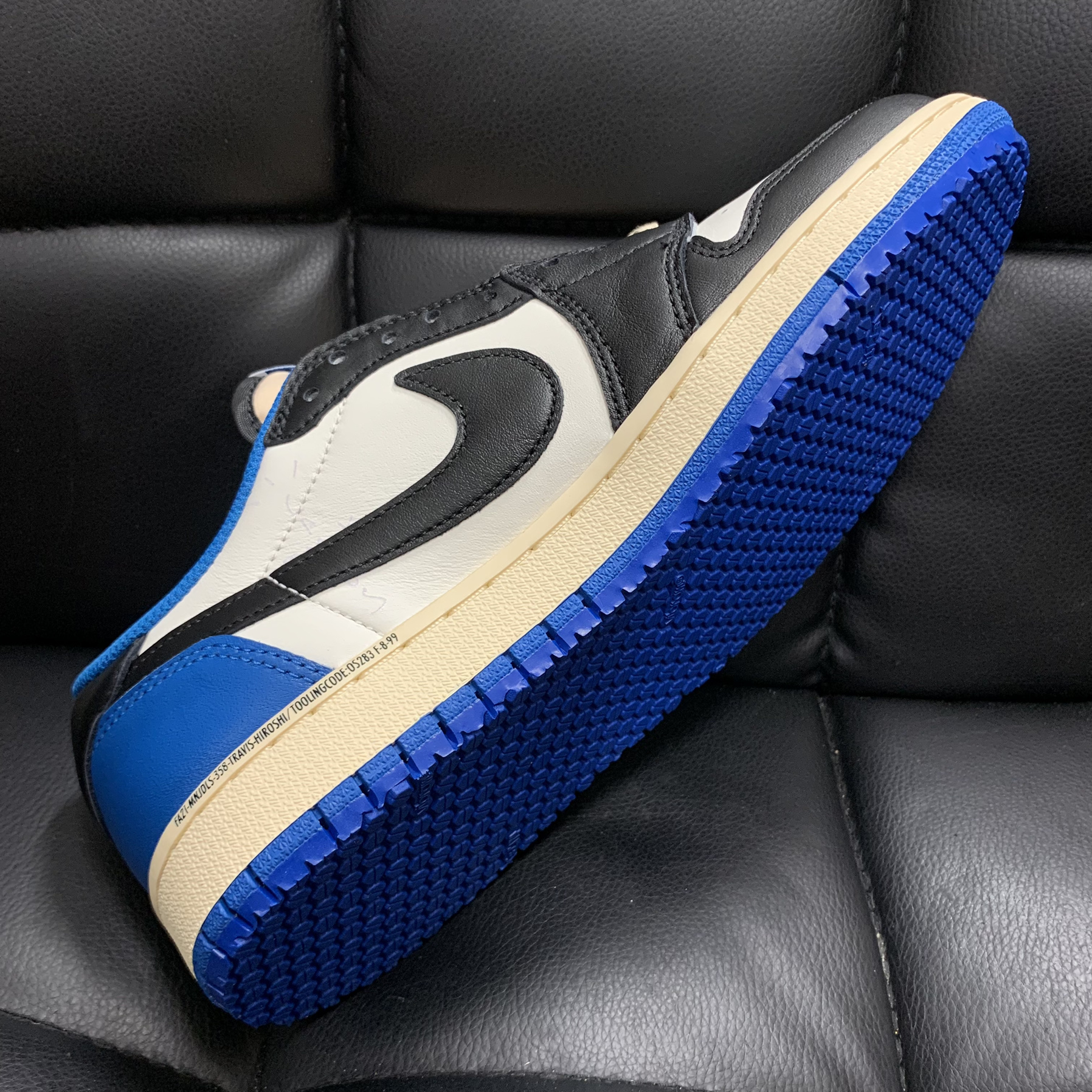 Jordan 1 x Travis Scott x Fragment Retro Low OG SP Military Blue 착용 스타일 - 2