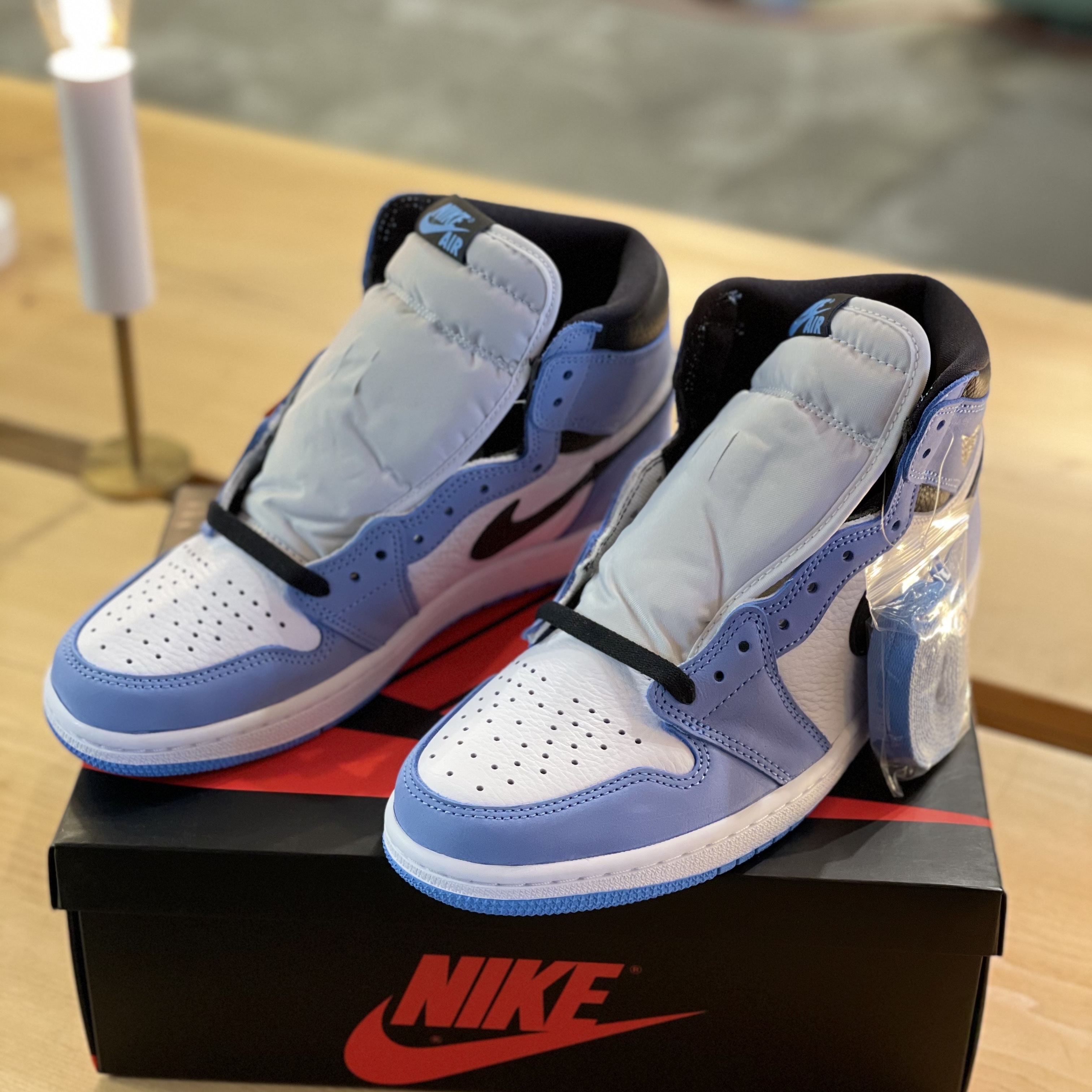 Jordan 1 Retro High OG University Blue 착용 스타일 - 1