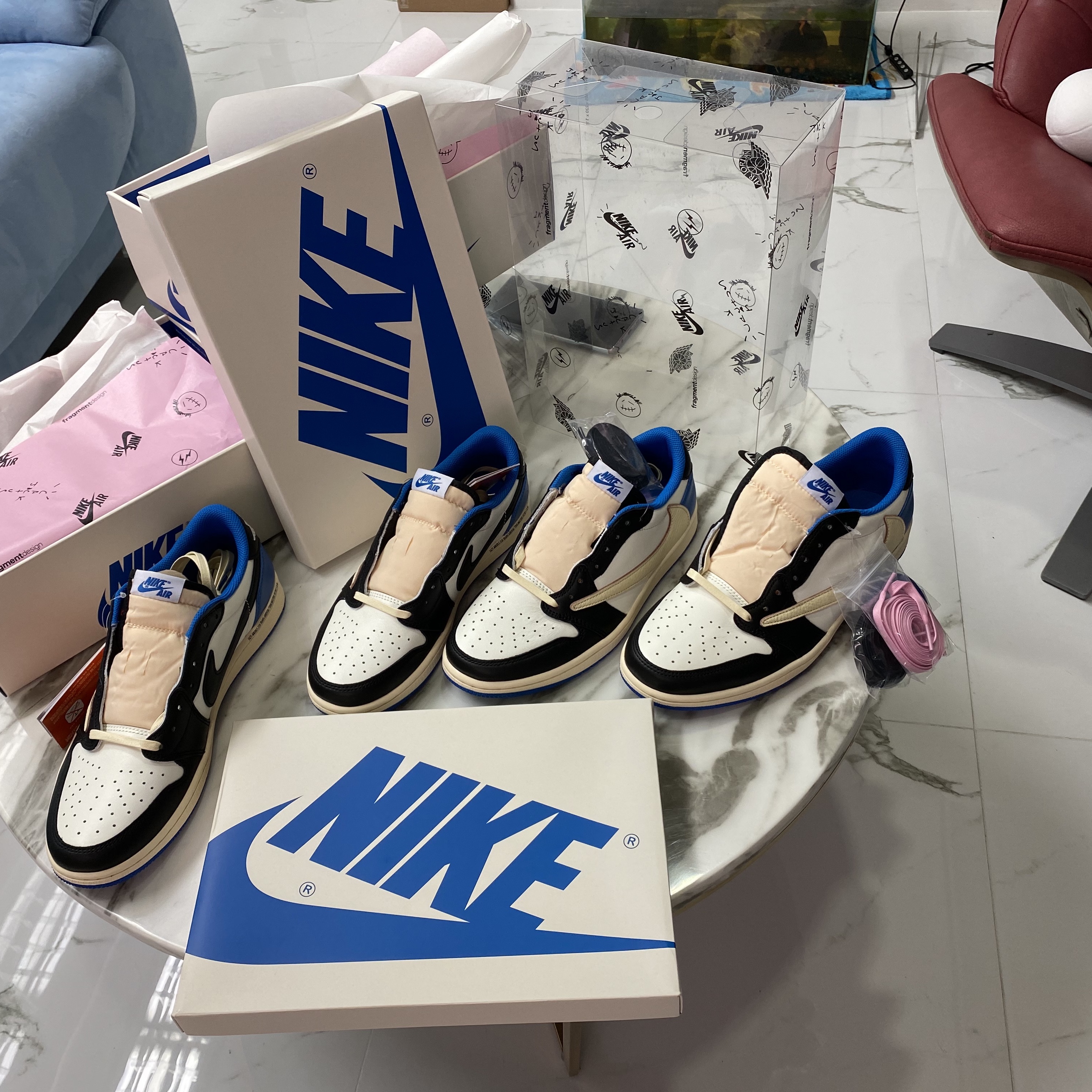 Jordan 1 x Travis Scott x Fragment Retro Low OG SP Military Blue, Jordan x Travis Scott x Fragment T-Shirt Sail (DJ0619-133) 착용 스타일 - 2