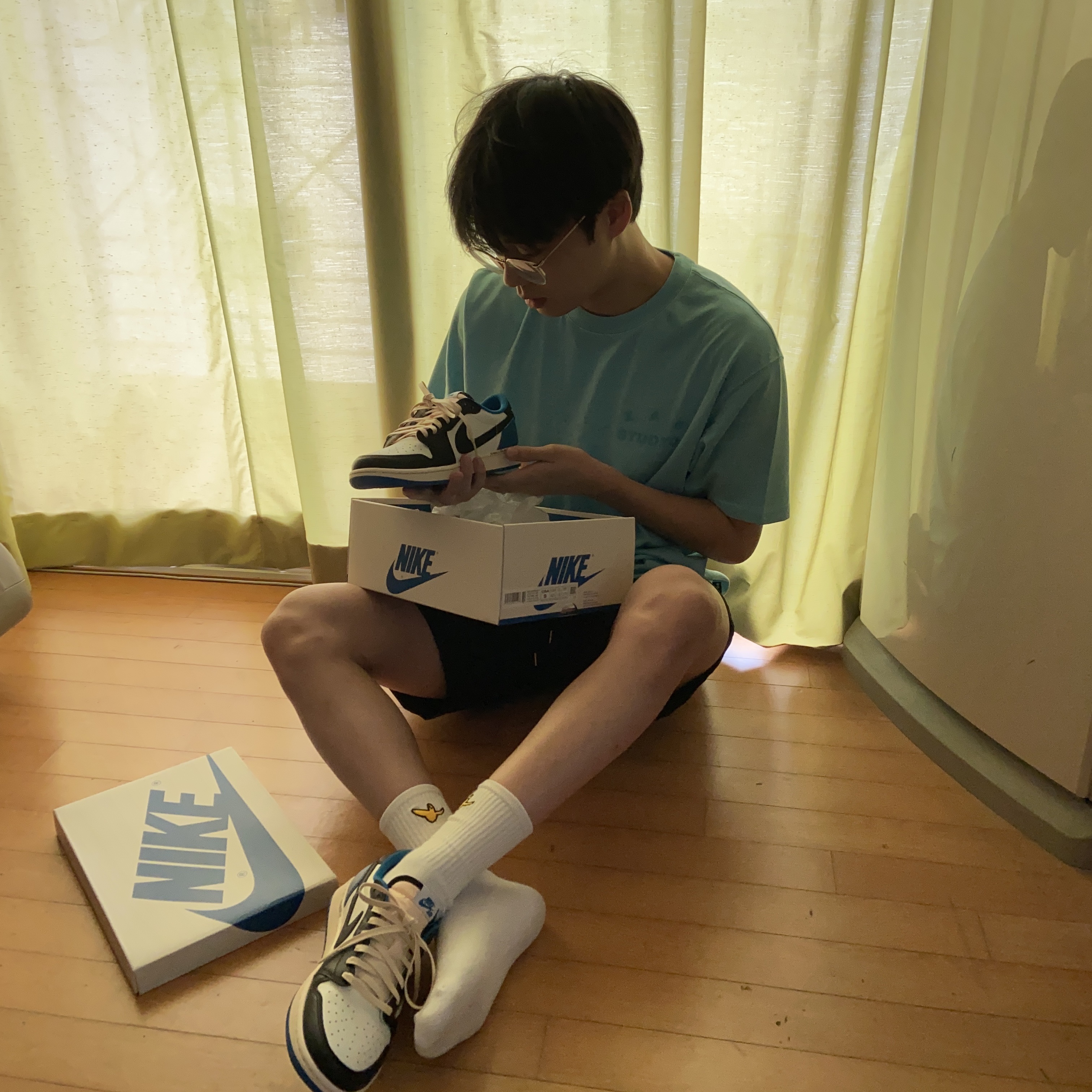 Jordan 1 x Travis Scott x Fragment Retro Low OG SP Military Blue, IAB Studio Pigment T-Shirt Cyan 착용 스타일 - 2