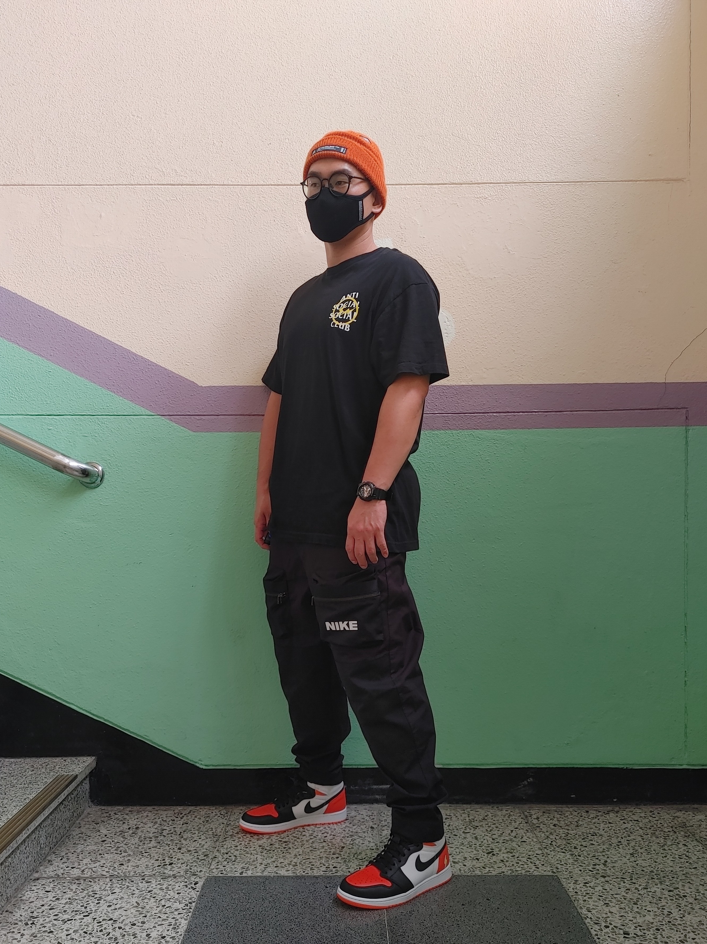 Jordan 1 Retro High OG Electro Orange, Anti Social Social Club x Fragment Bolt T-Shirt Yellow 착용 스타일 - 1