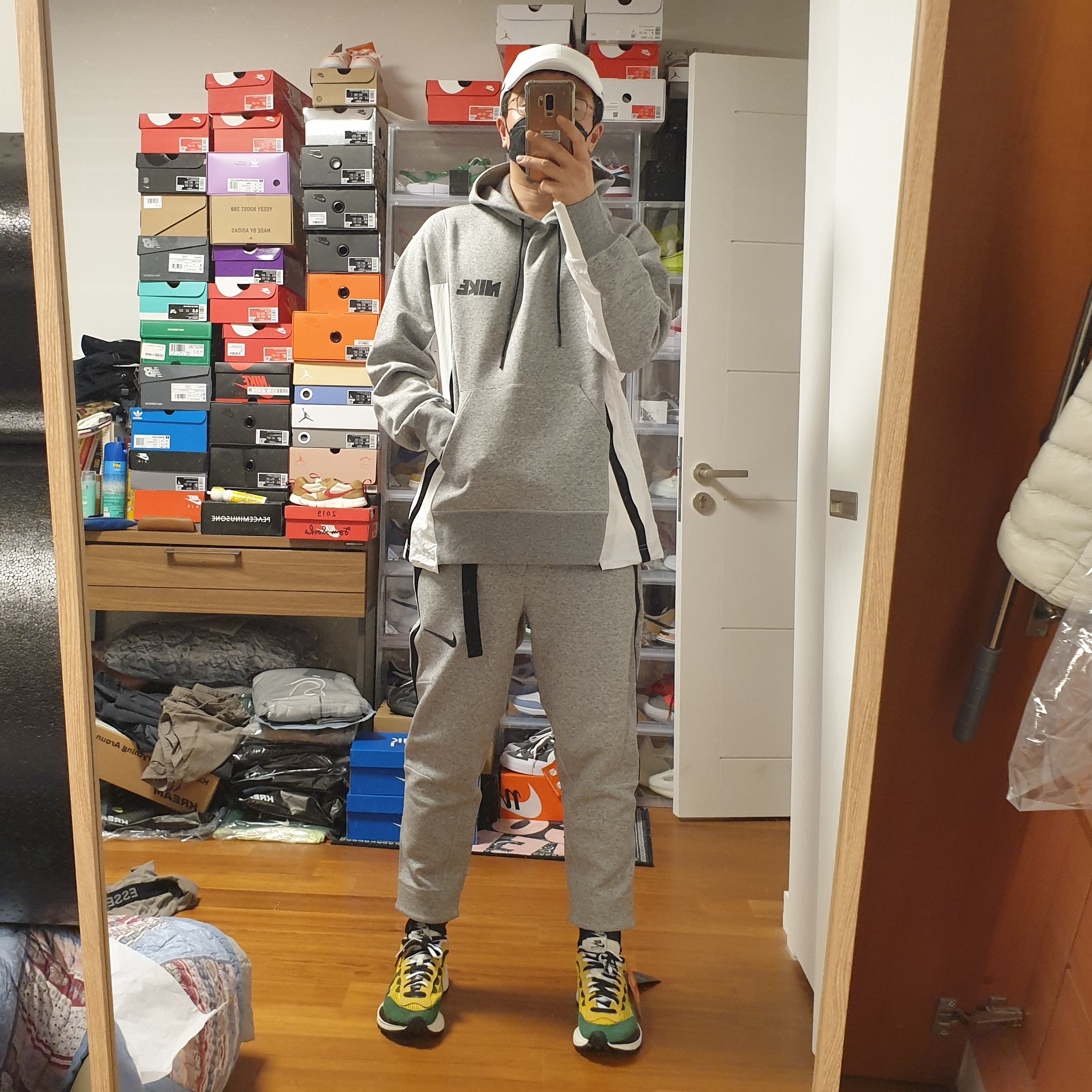 Nike x Drake Nocta Cardinal Stock Essential Cap White, Nike x Sacai VaporWaffle Tour Yellow & Gorge Green Sail 착용 스타일 - 2