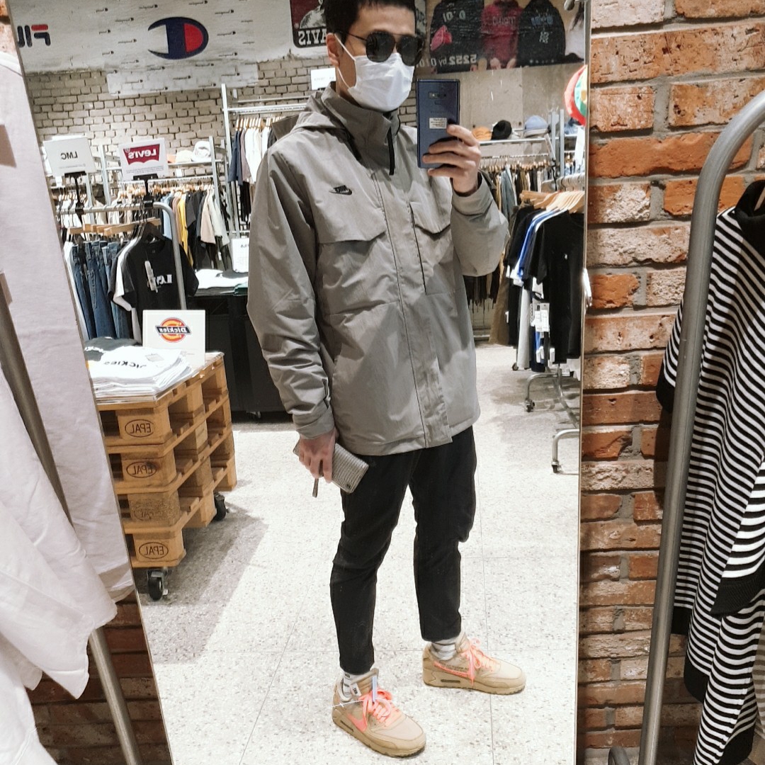 Nike x Off-White Air Max 90 V2 Desert Ore 착용 스타일