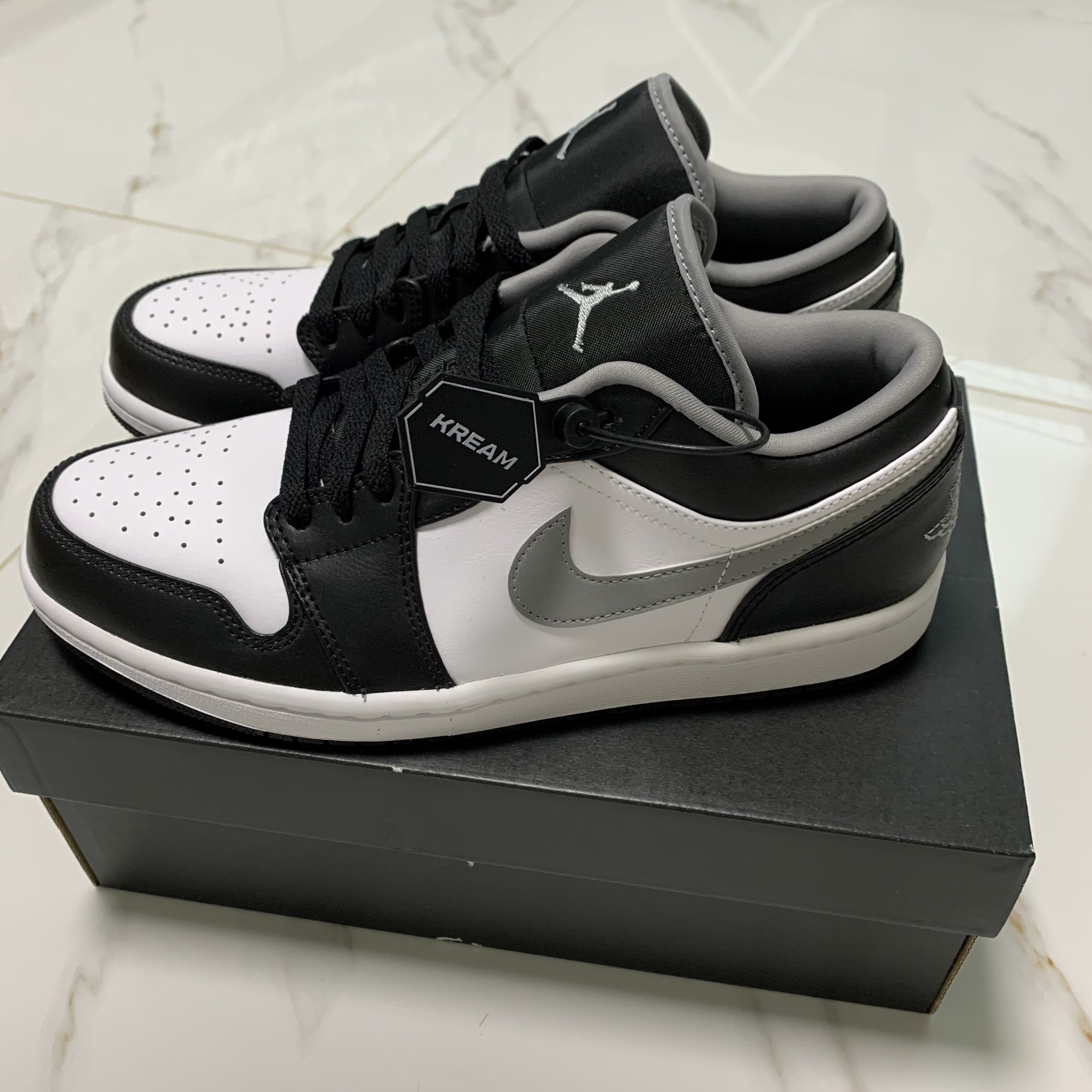 Jordan 1 Low Black Particle Grey 착용 스타일 - 1