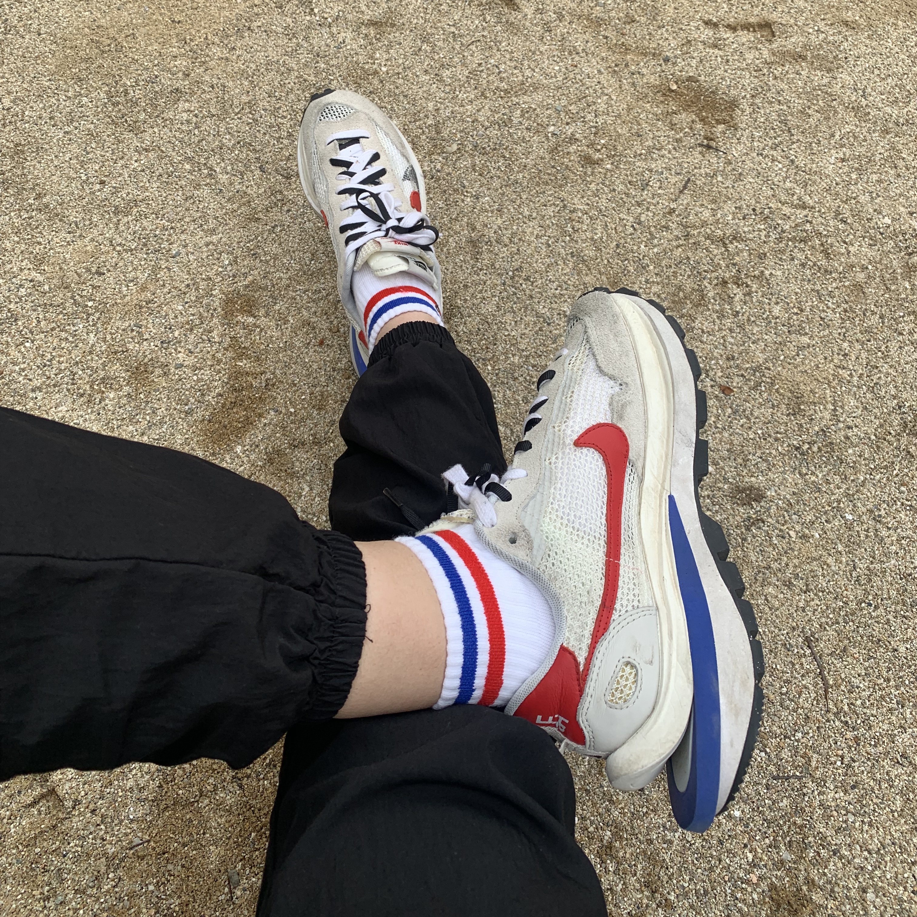Nike x Sacai VaporWaffle Royal Fuchsia 착용 스타일 - 2
