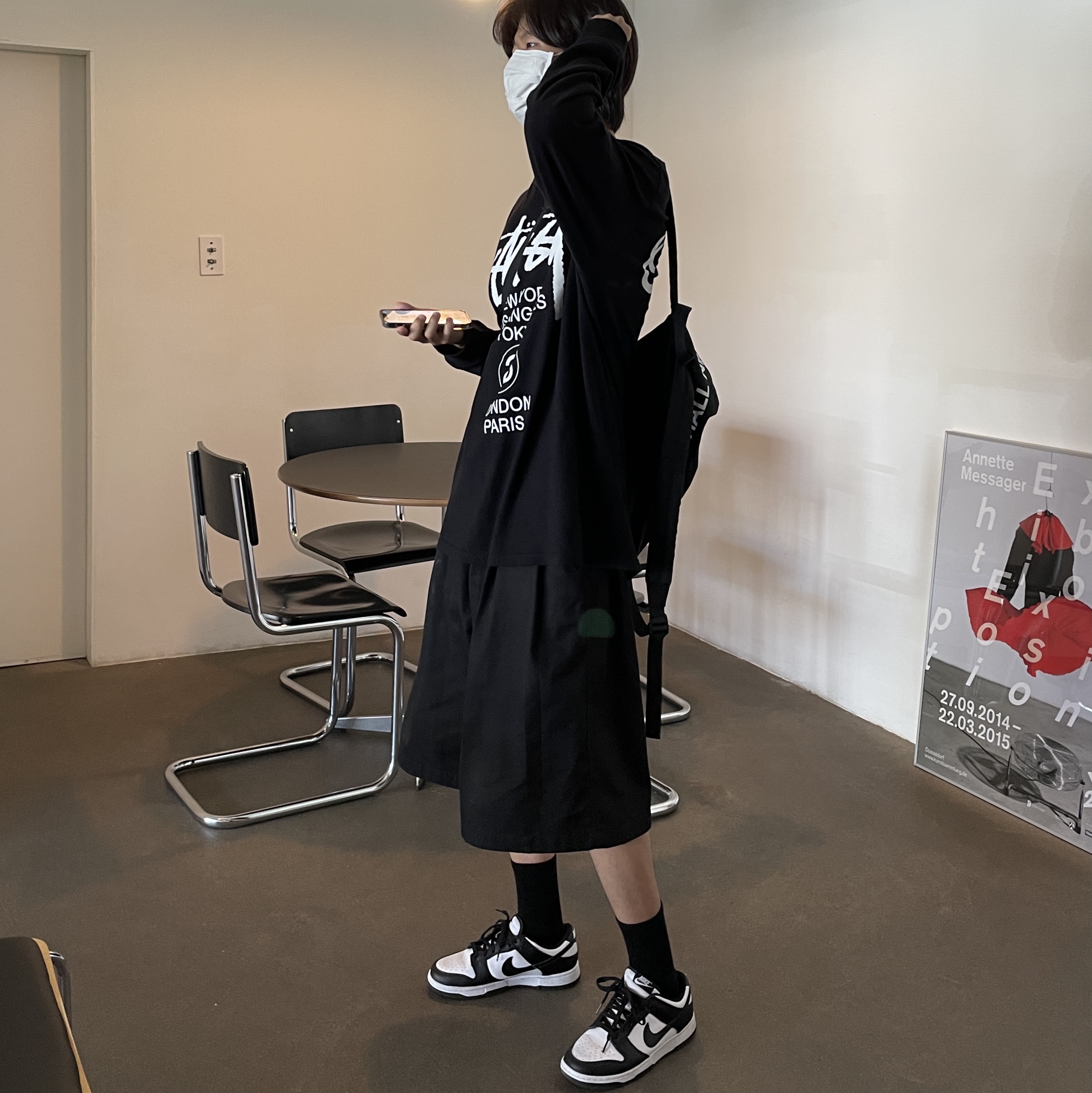 Nike Dunk Low Retro Black, Stussy World Tour LS T-Shirt Black 착용 스타일 - 1