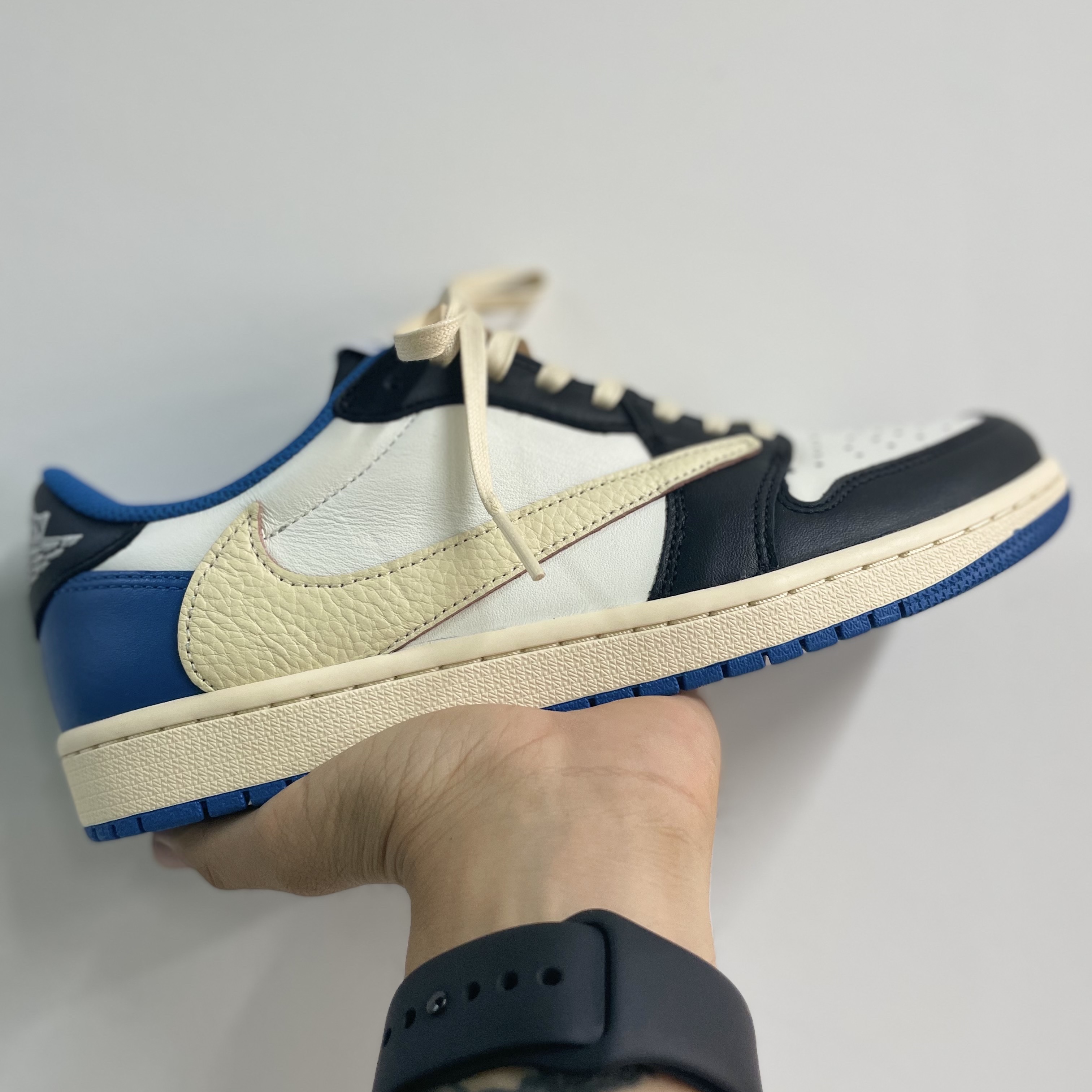 Jordan 1 x Travis Scott x Fragment Retro Low OG SP Military Blue 착용 스타일