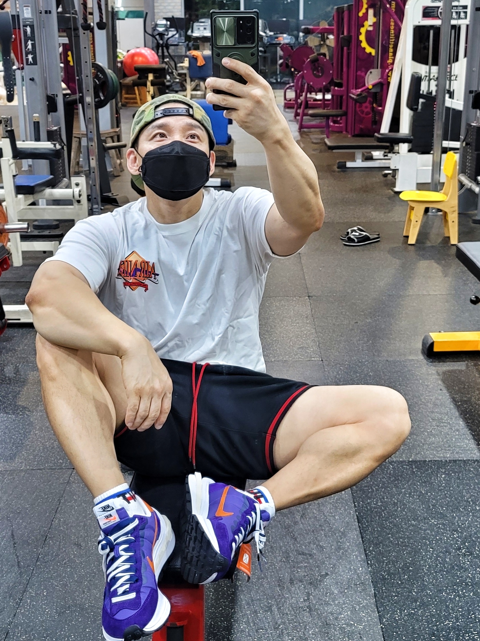 Nike x Sacai VaporWaffle Dark Iris 착용 스타일