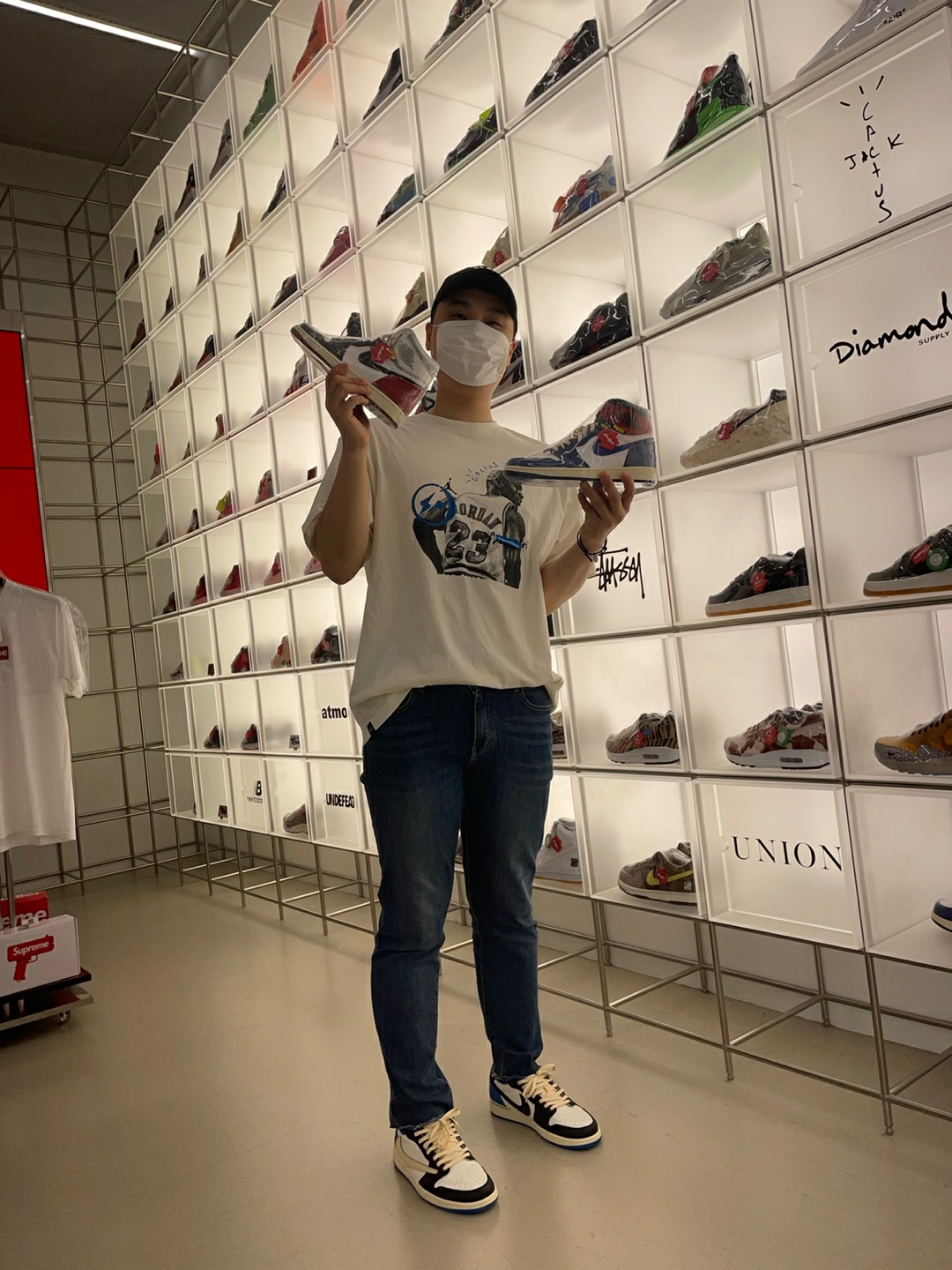 Jordan 1 x Travis Scott x Fragment Retro Low OG SP Military Blue 착용 스타일
