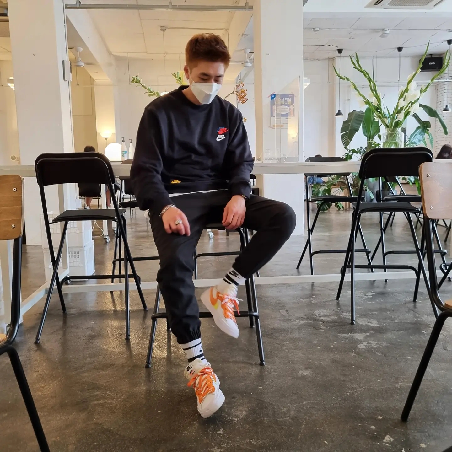 Nike x Sacai Blazer Low Magma Orange 착용 스타일