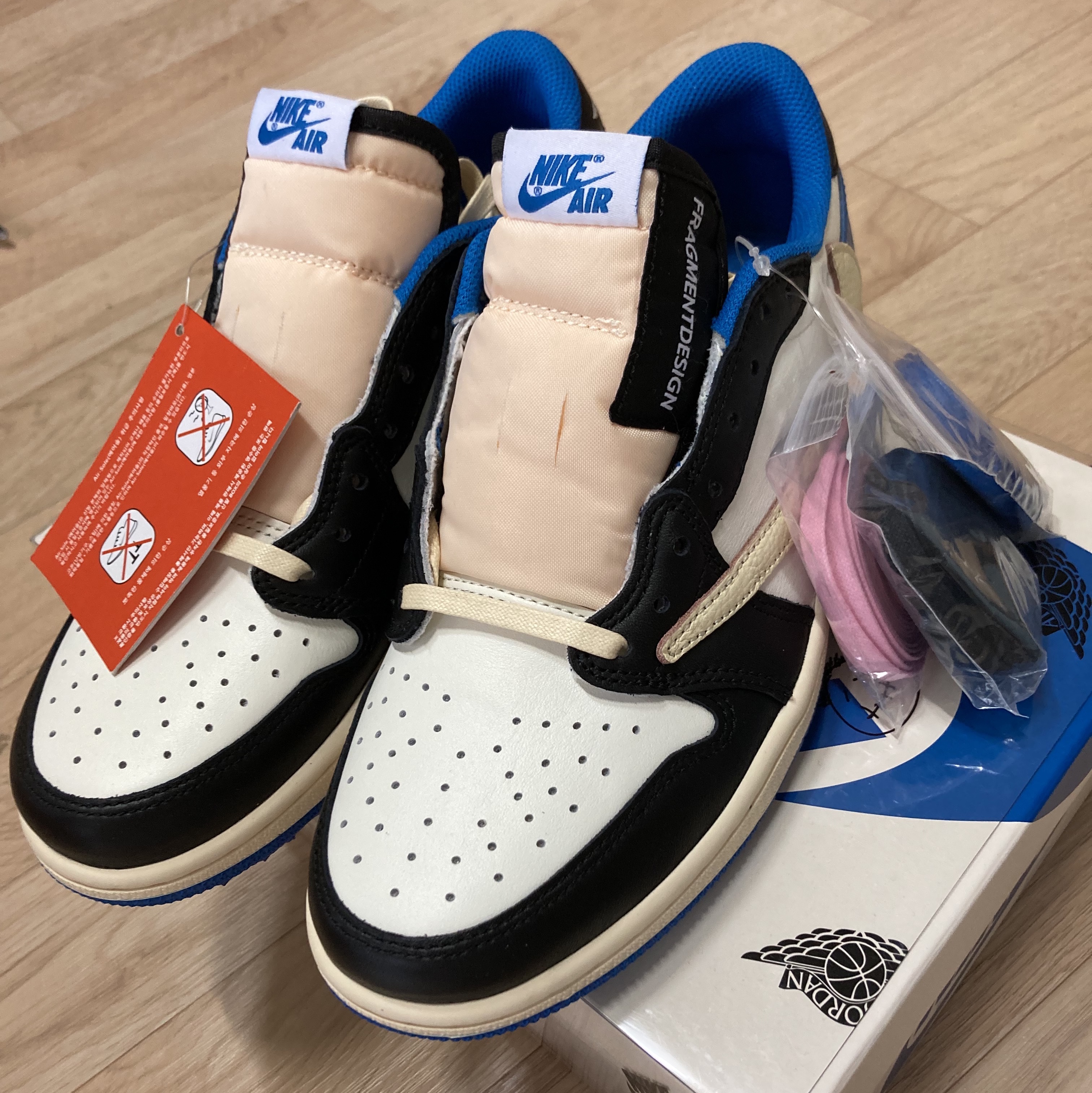 Jordan 1 x Travis Scott x Fragment Retro Low OG SP Military Blue 착용 스타일 - 1