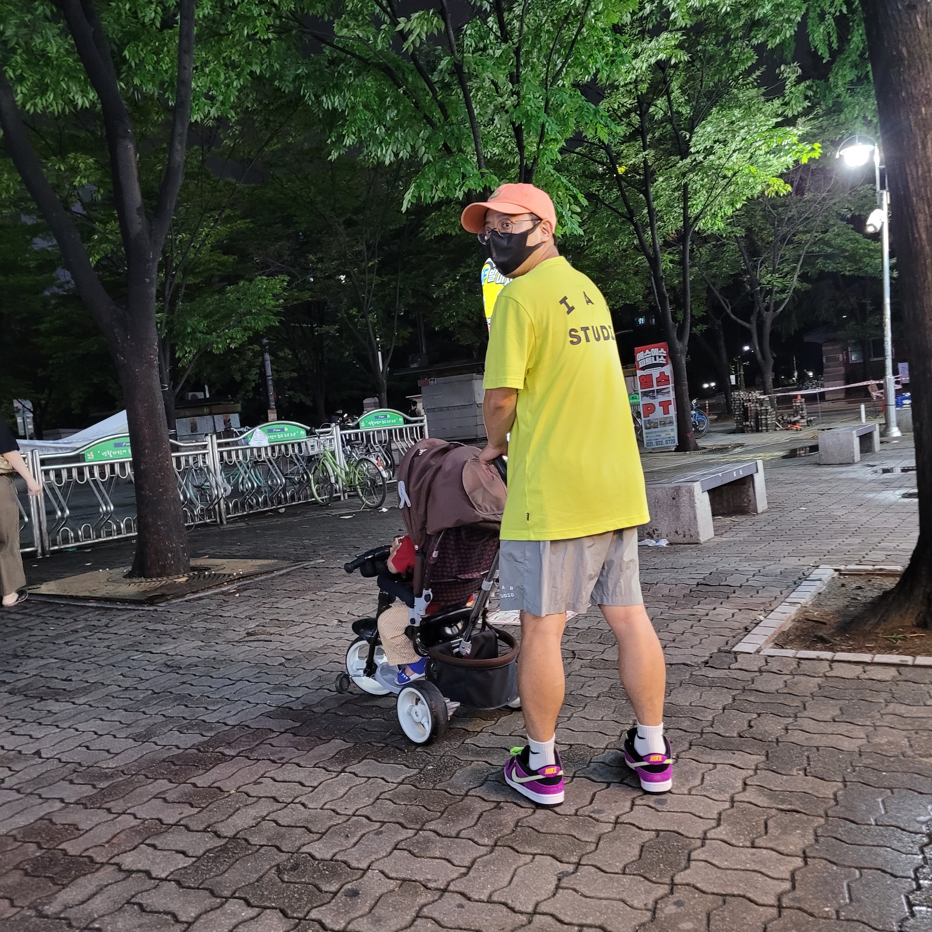 IAB Studio Woven Shorts Gray, IAB Studio x Asics T-Shirt Lime 착용 스타일 - 1