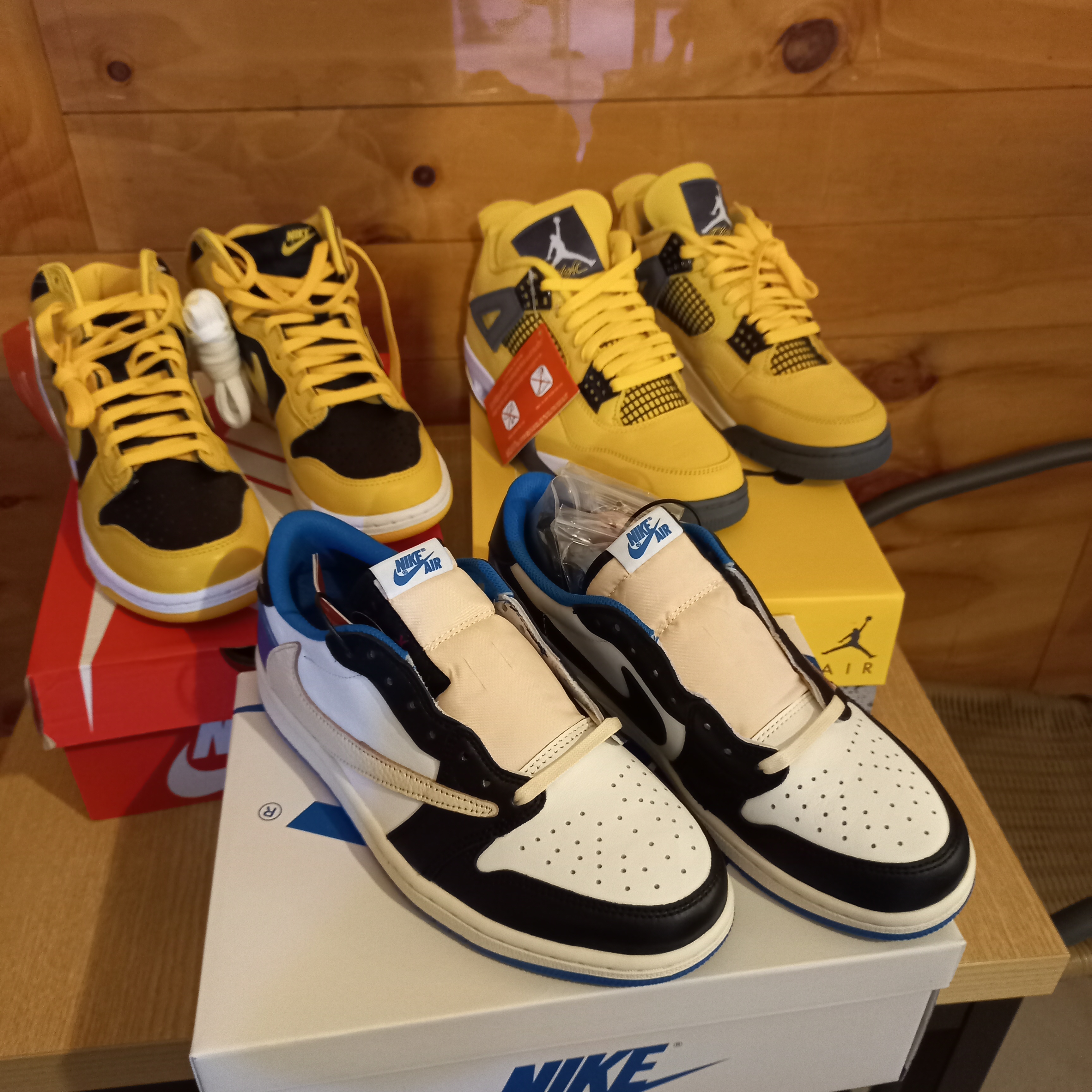 Jordan 1 x Travis Scott x Fragment Retro Low OG SP Military Blue, Jordan 4 Retro Tour Yellow 착용 스타일 - 2