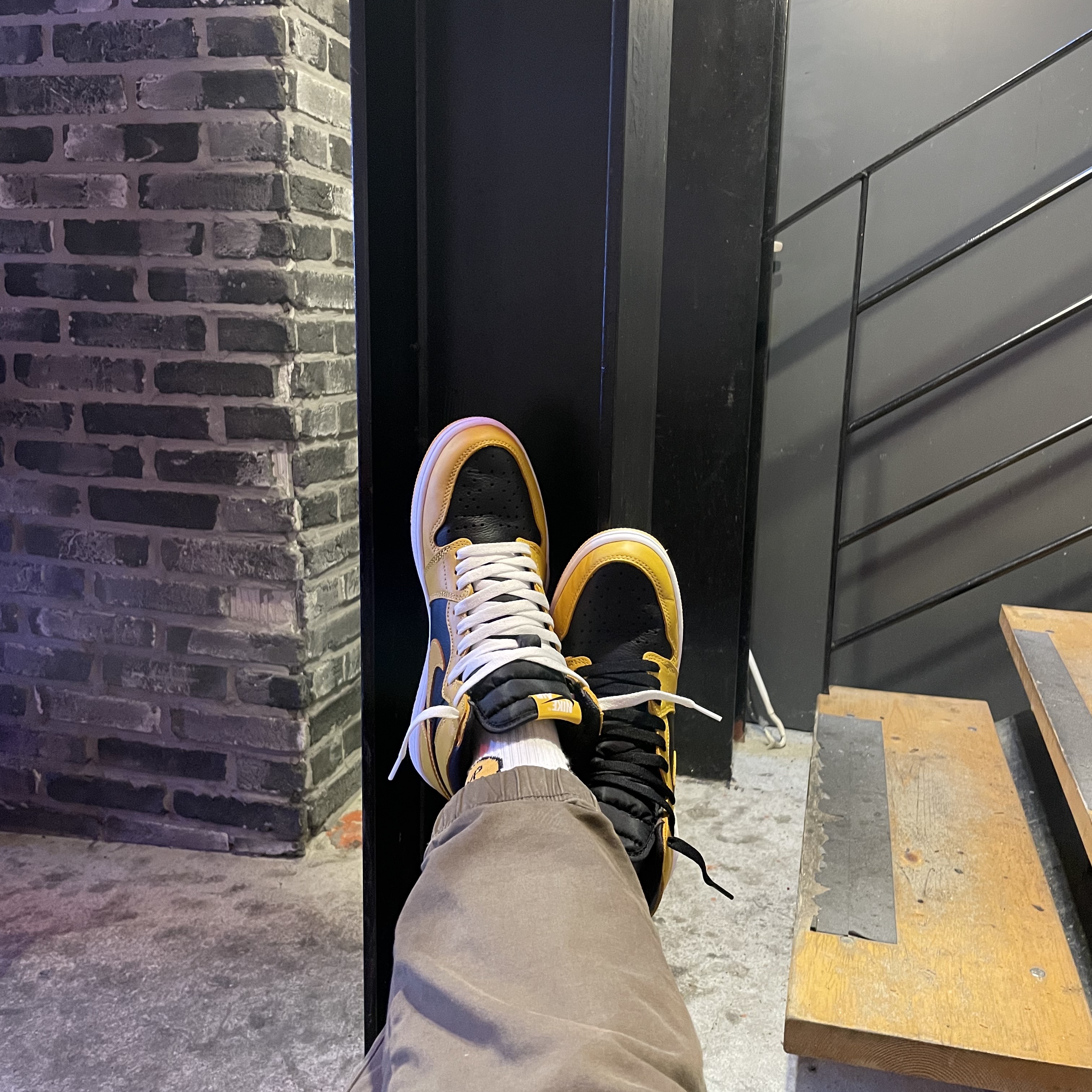 Jordan 1 Retro High OG Pollen 착용 스타일 - 1