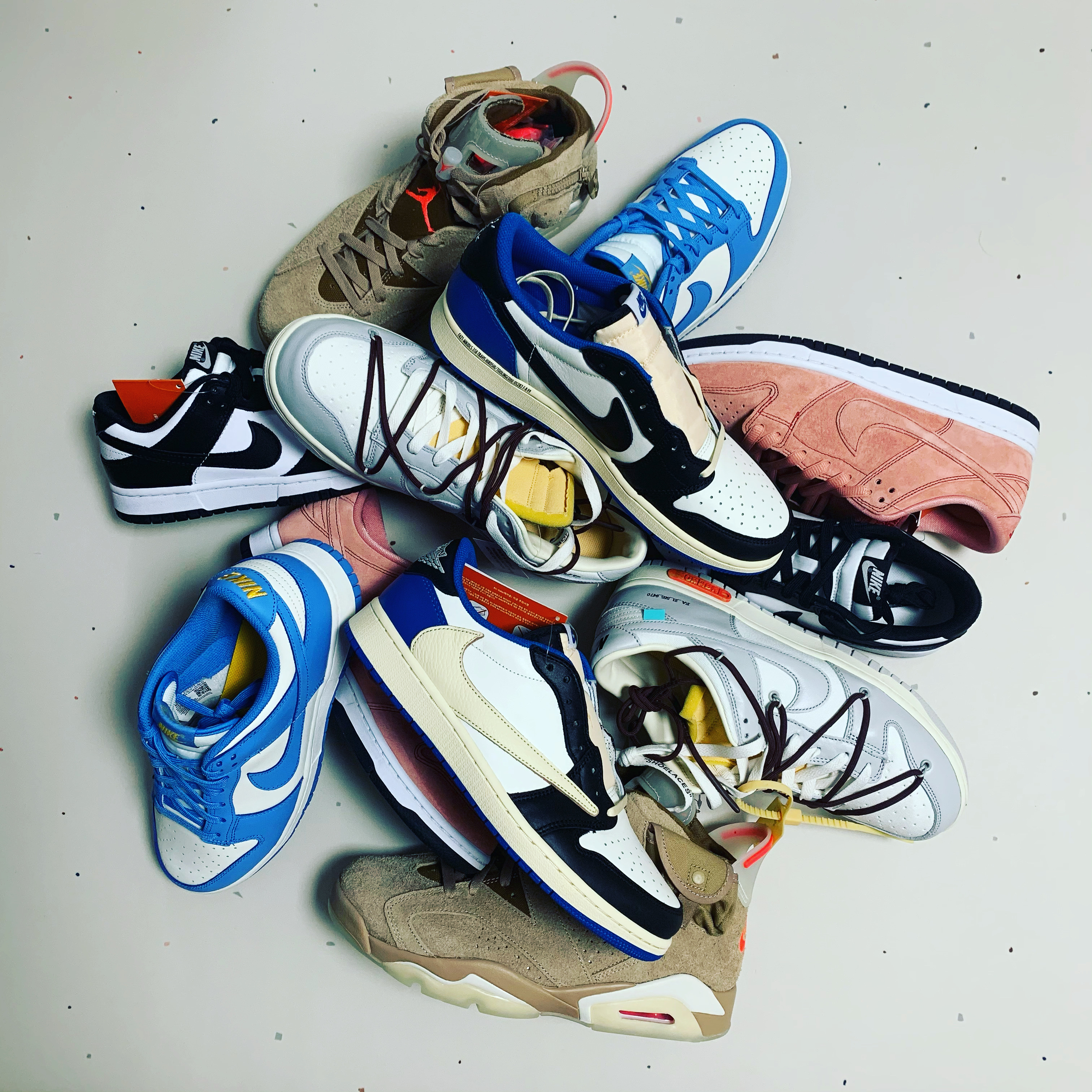 Jordan 1 x Travis Scott x Fragment Retro Low OG SP Military Blue, Nike x Off-White Dunk Low The 50 - Lot 46 착용 스타일