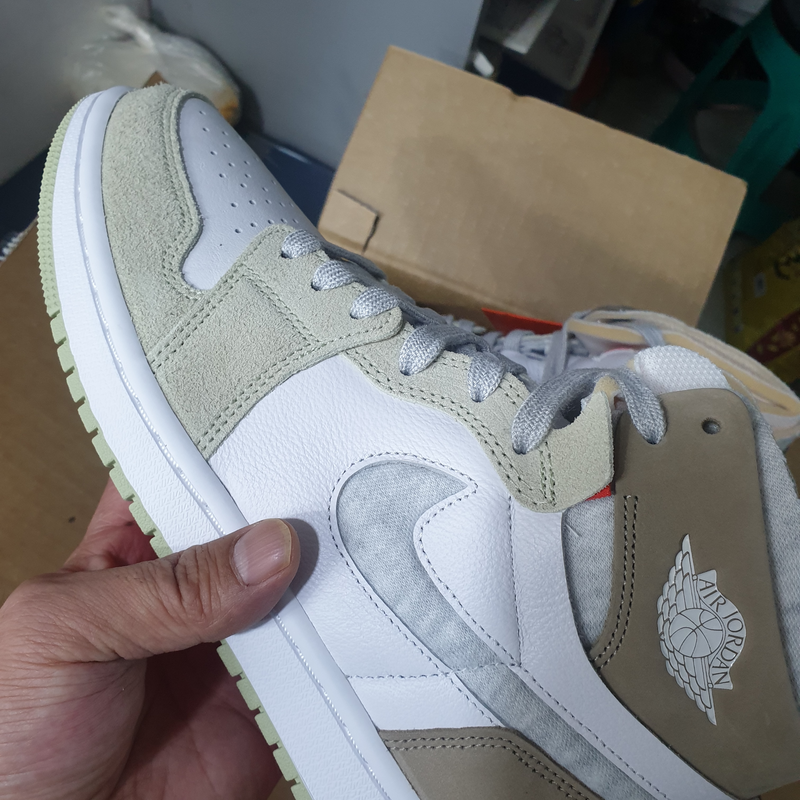 (W) Jordan 1 Zoom Air CMFT Olive Aura 착용 스타일 - 4