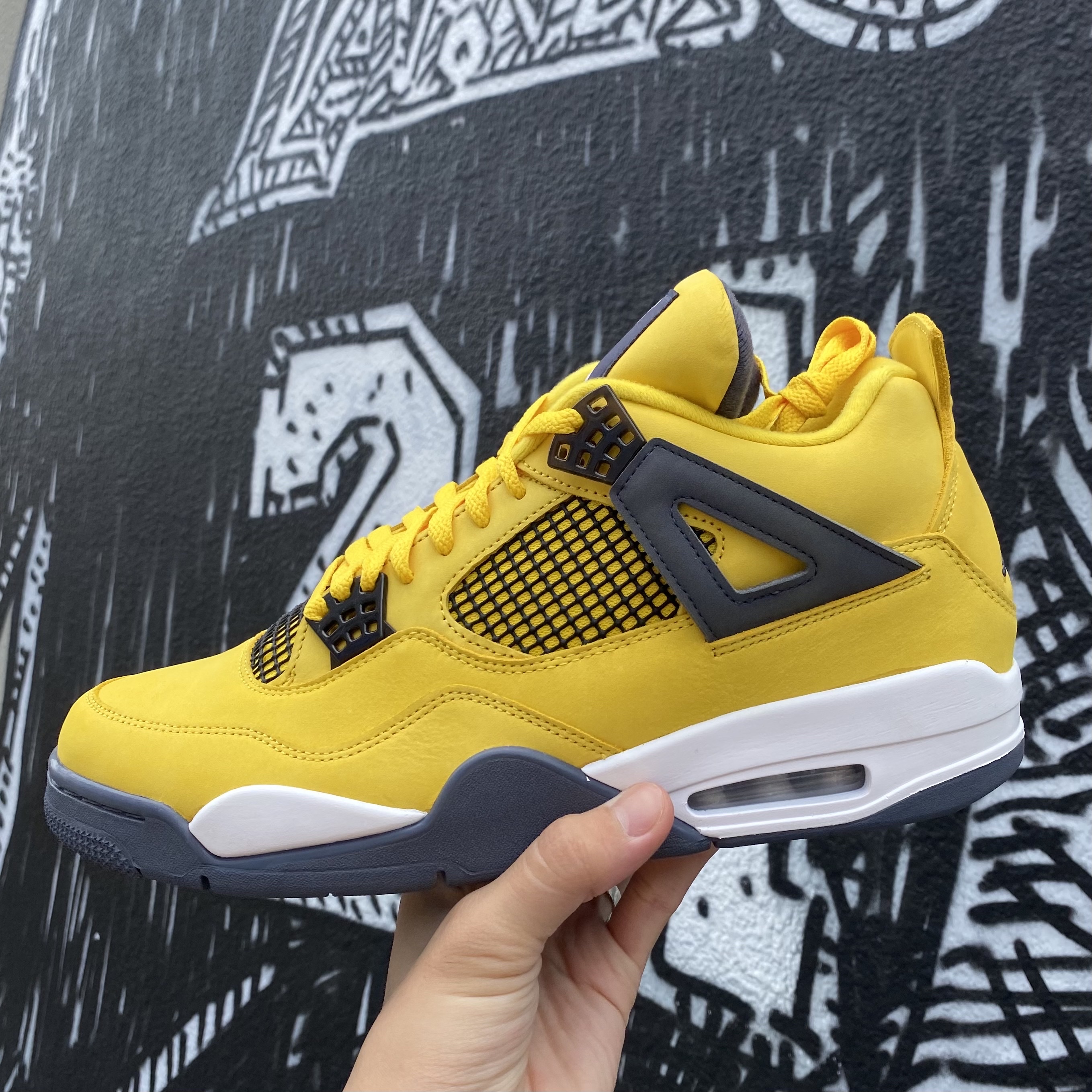 Jordan 4 Retro Tour Yellow 착용 스타일