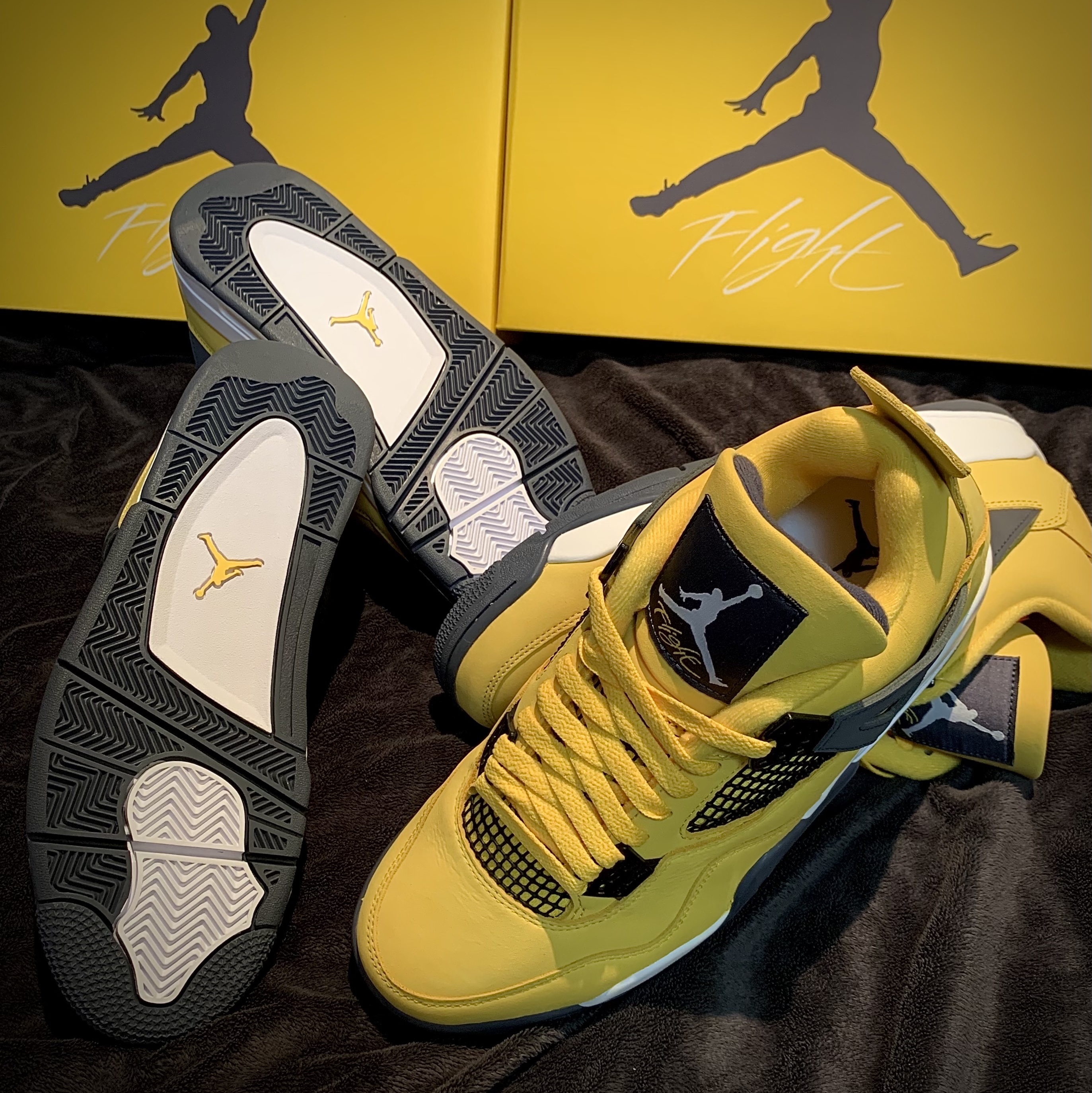 Jordan 4 Retro Tour Yellow 착용 스타일 - 2