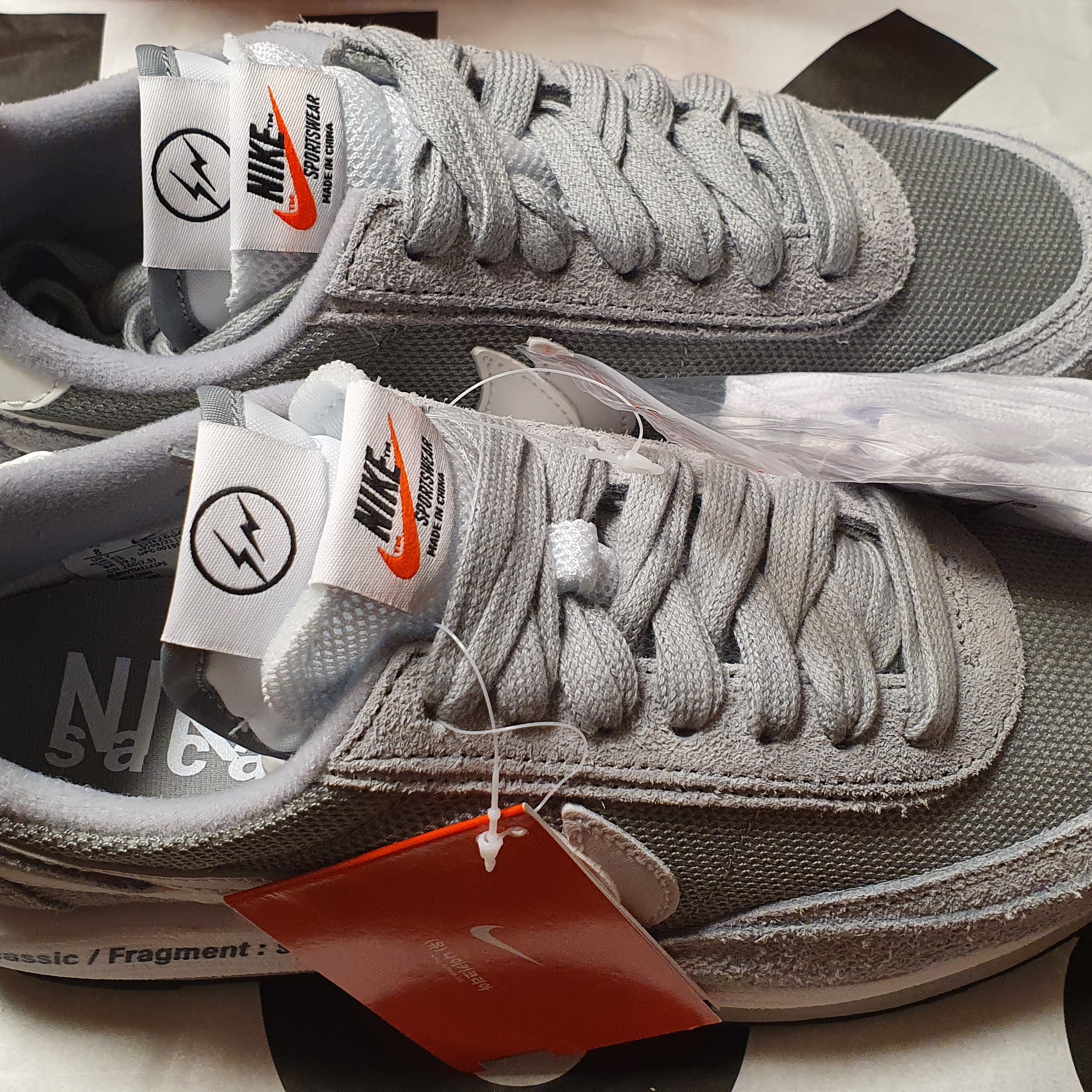 Nike x Sacai x Fragment LDWaffle Light Smoke Grey 착용 스타일 - 2