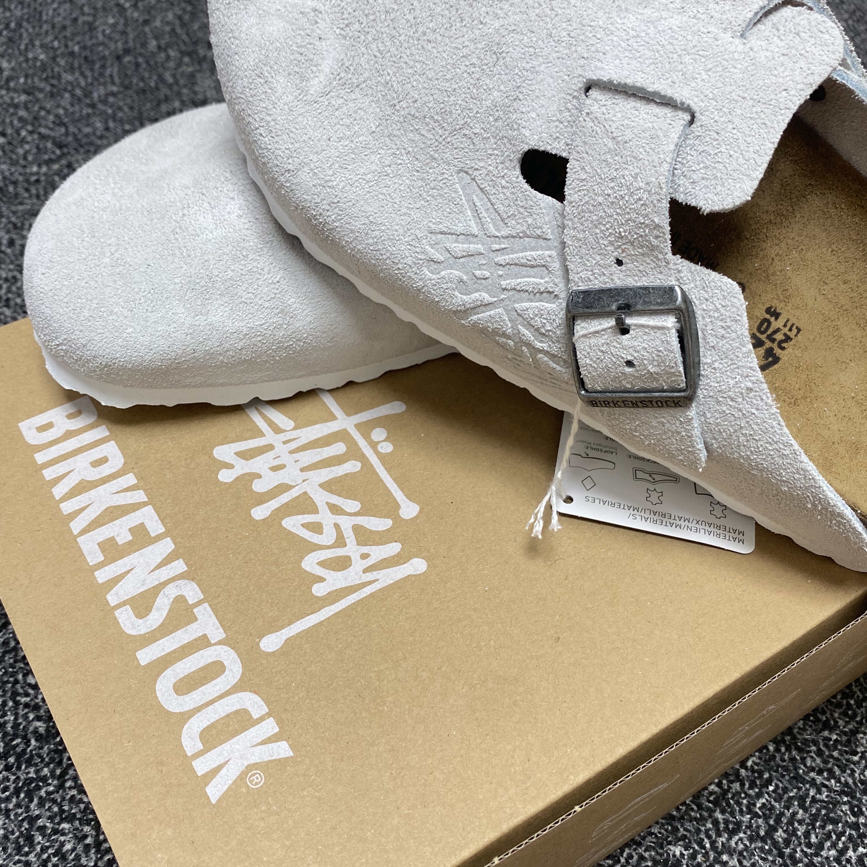 Birkenstock x Stussy Boston Clog Bone 착용 스타일 - 1
