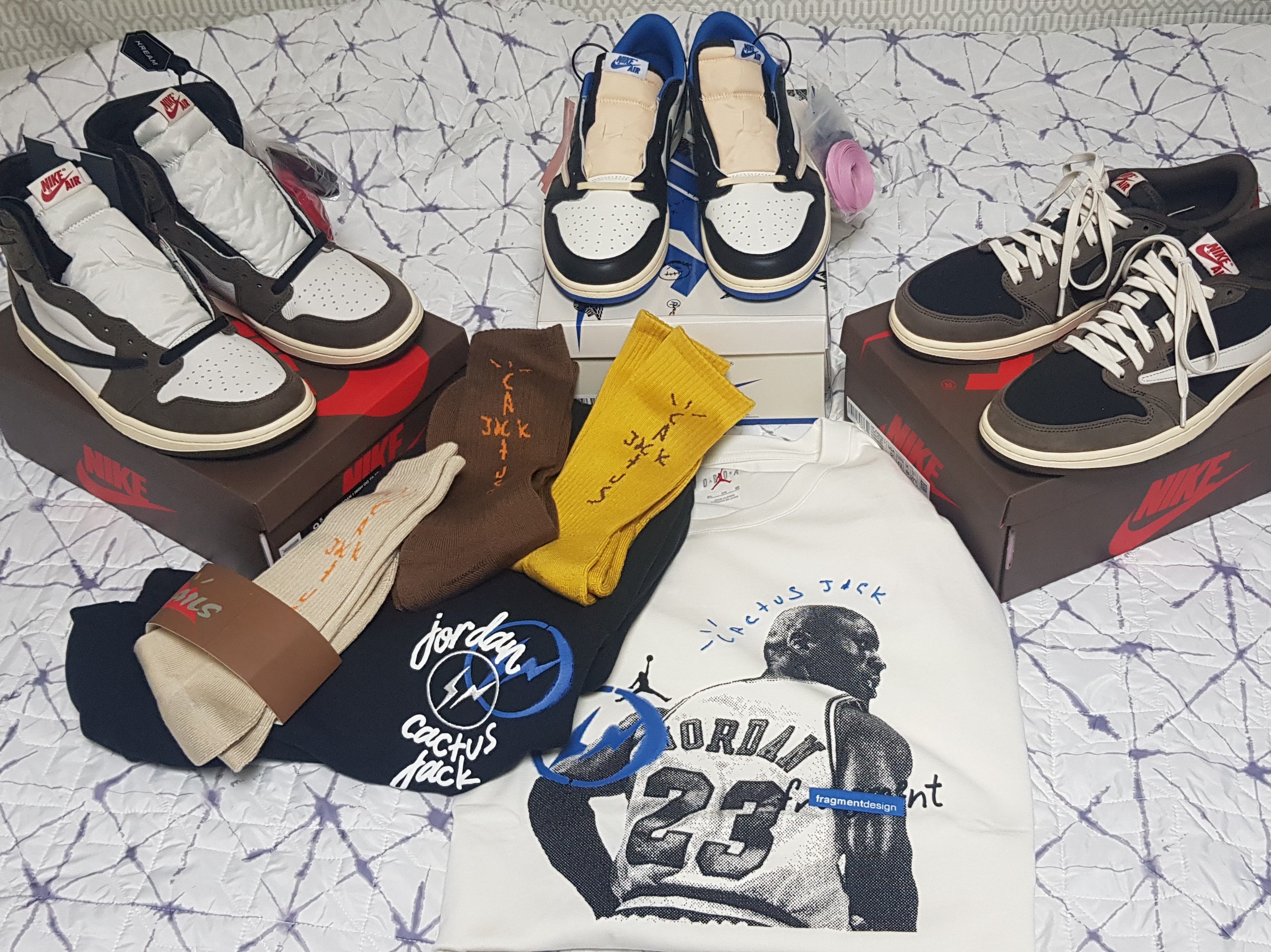 Jordan 1 x Travis Scott x Fragment Retro Low OG SP Military Blue, Jordan 1 x Travis Scott Retro High OG SP Mocha 착용 스타일