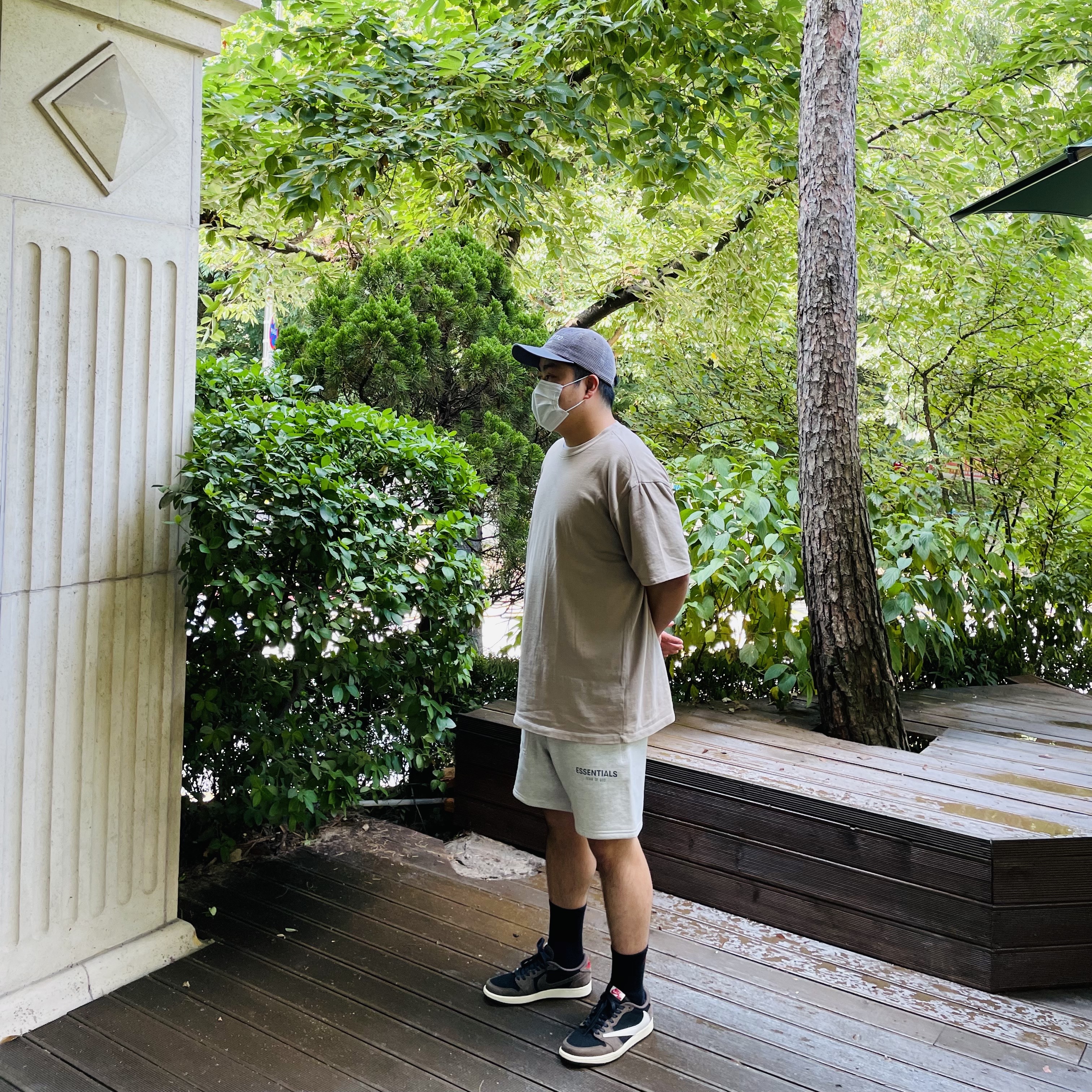 Jordan 1 x Travis Scott Retro Low OG SP Mocha, Essentials Sweatshorts Oatmeal - 21SS 착용 스타일