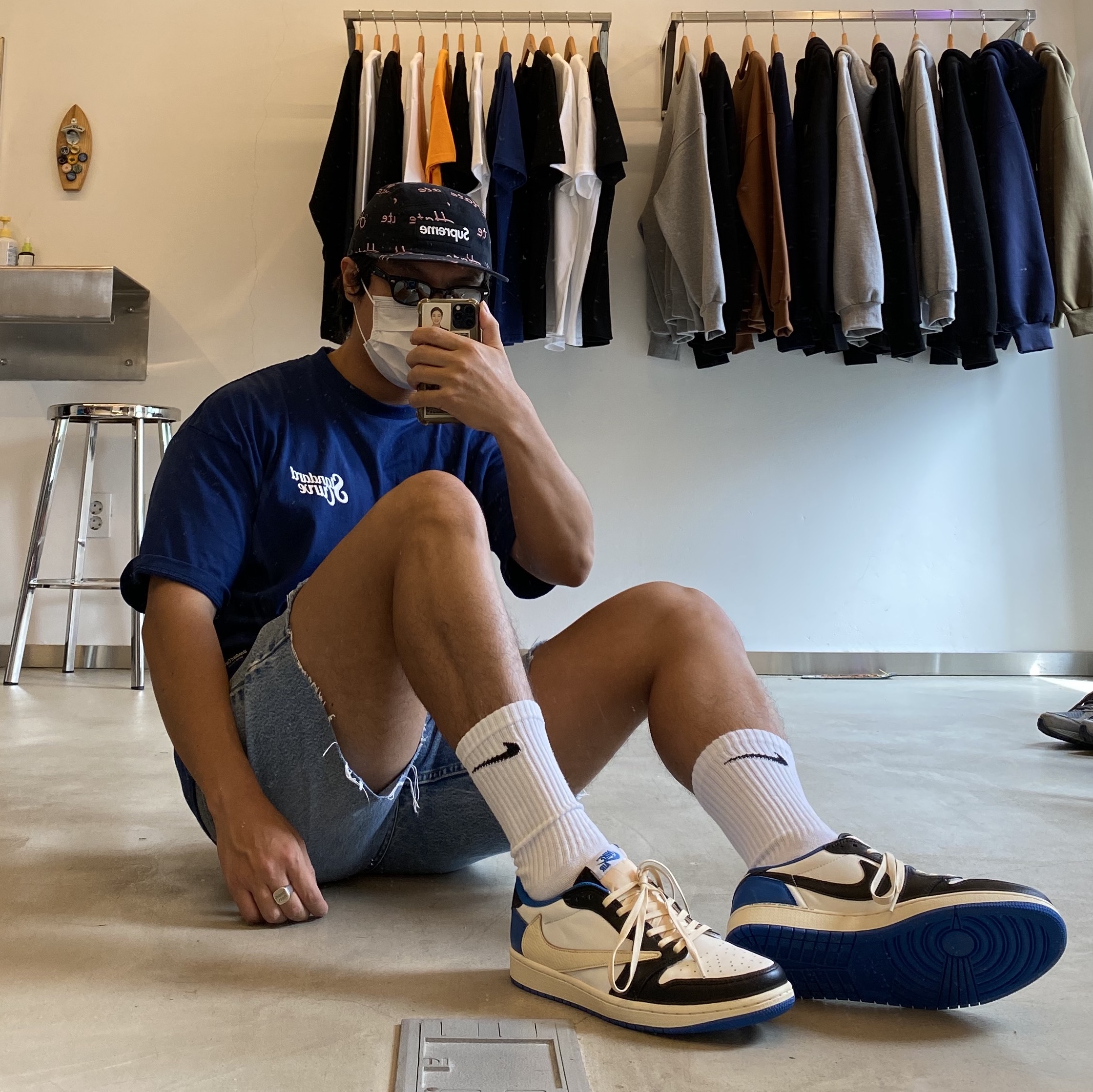 Jordan 1 x Travis Scott x Fragment Retro Low OG SP Military Blue 착용 스타일 - 2