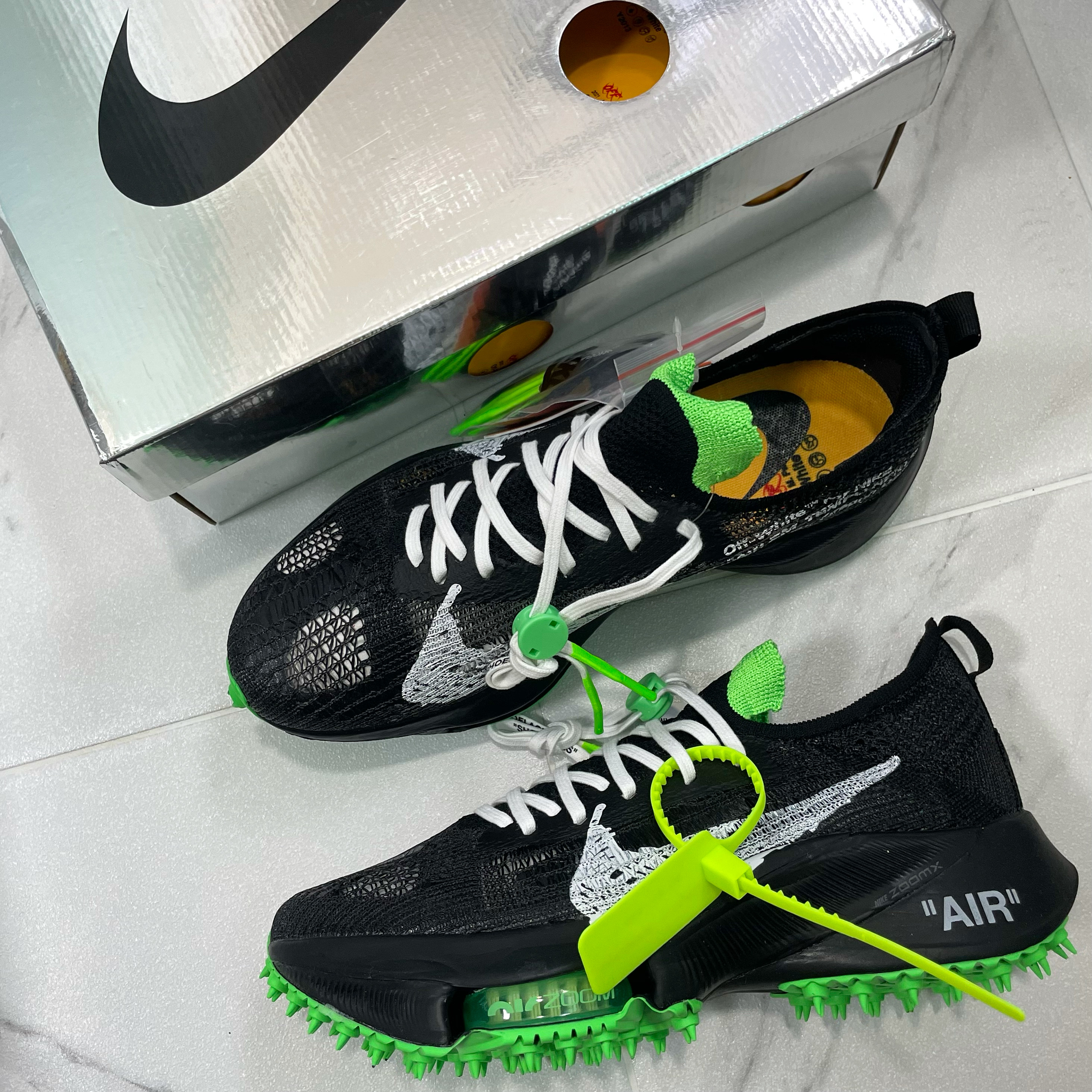 Nike x Off-White Air Zoom Tempo Next% Black 착용 스타일 - 1