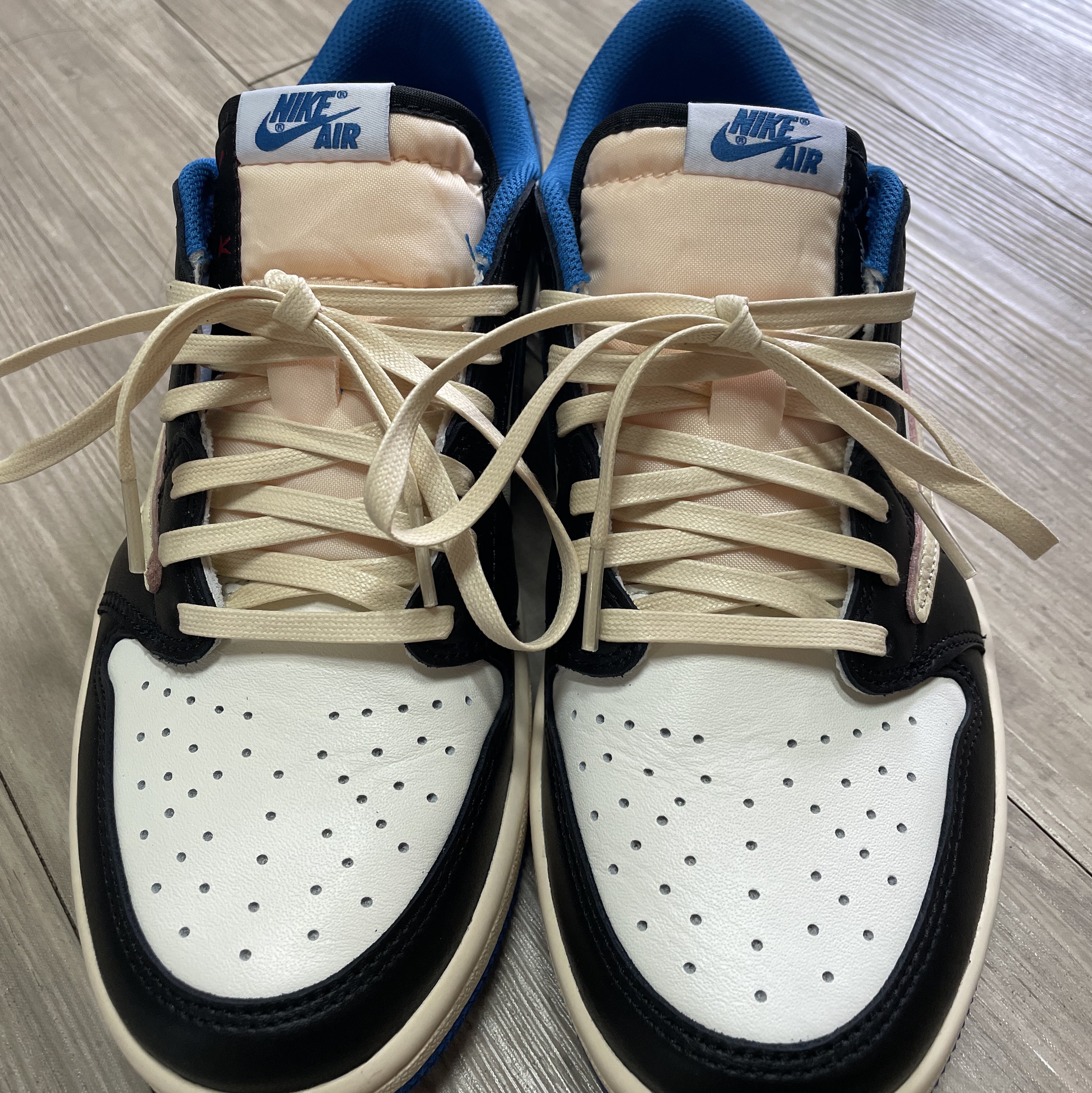 Jordan 1 x Travis Scott x Fragment Retro Low OG SP Military Blue 착용 스타일 - 5