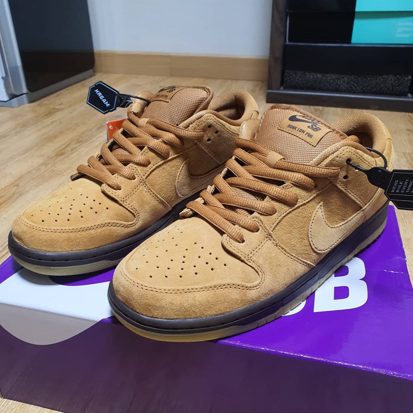 Nike SB Dunk Low Pro Wheat 2020 착용 스타일 - 1