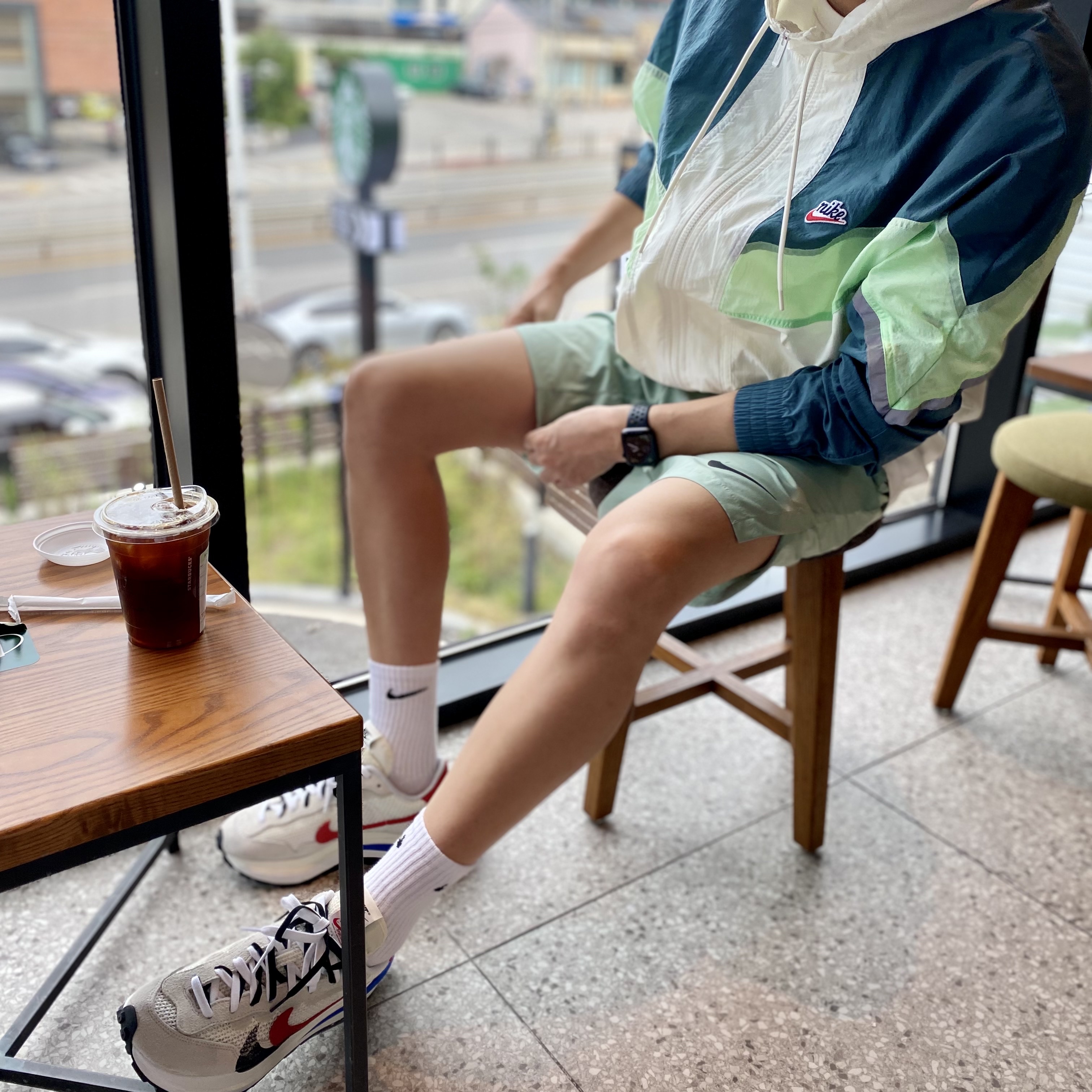 Nike x Sacai VaporWaffle Royal Fuchsia 착용 스타일 - 1