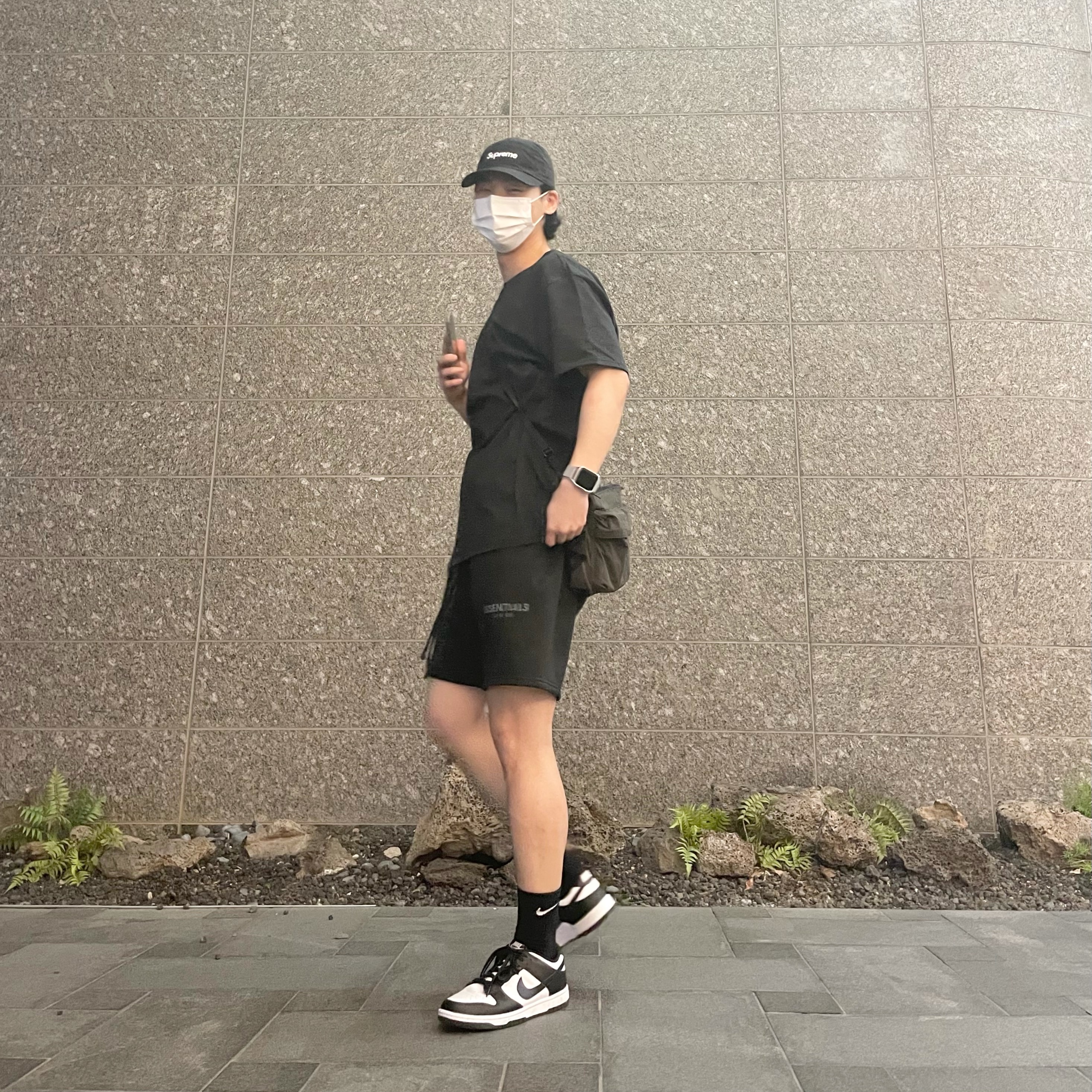 Essentials Sweatshorts Black - 21SS, Essentials T-Shirt Black - 21SS 착용 스타일 - 2