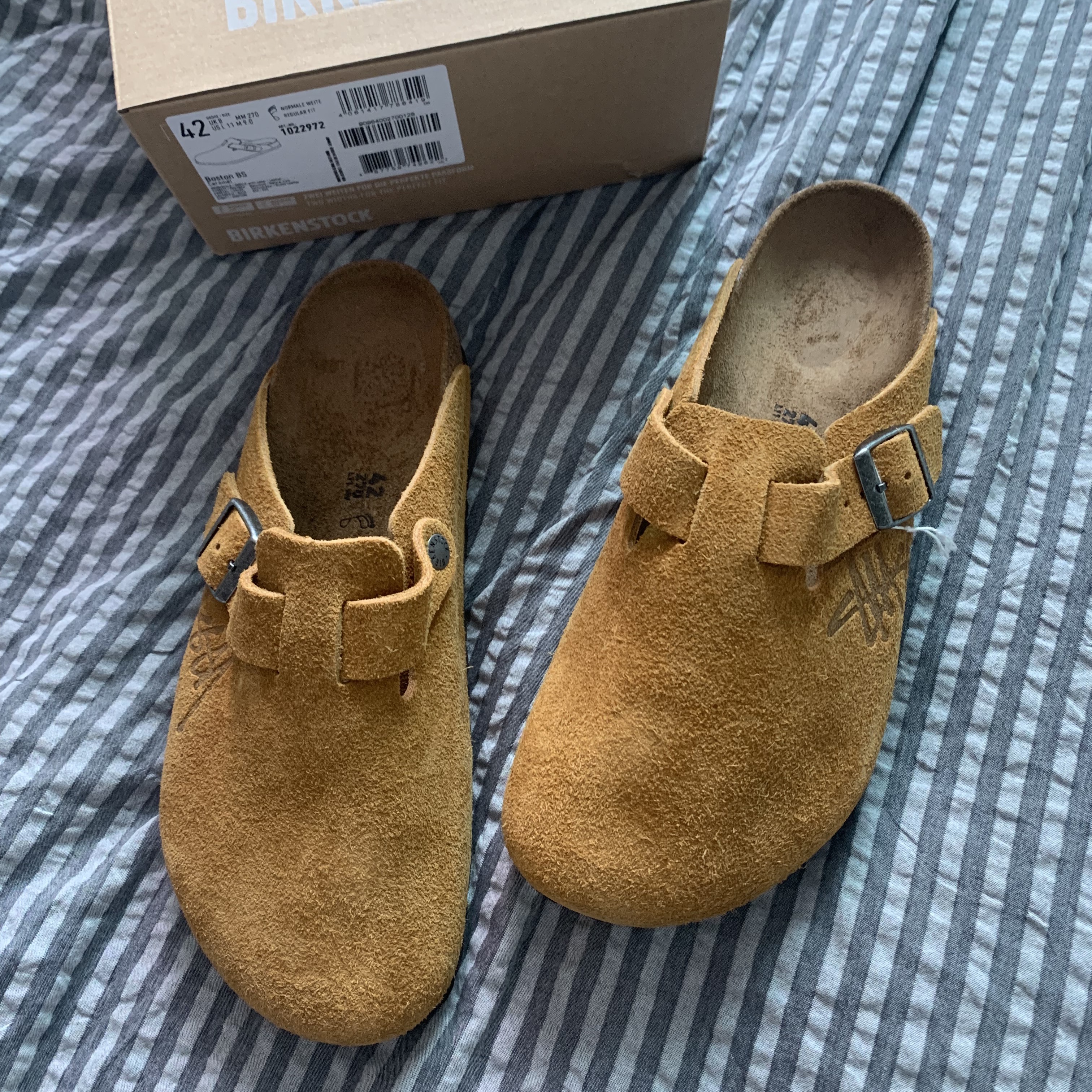 Birkenstock x Stussy Boston Clog Caramel 착용 스타일 - 1