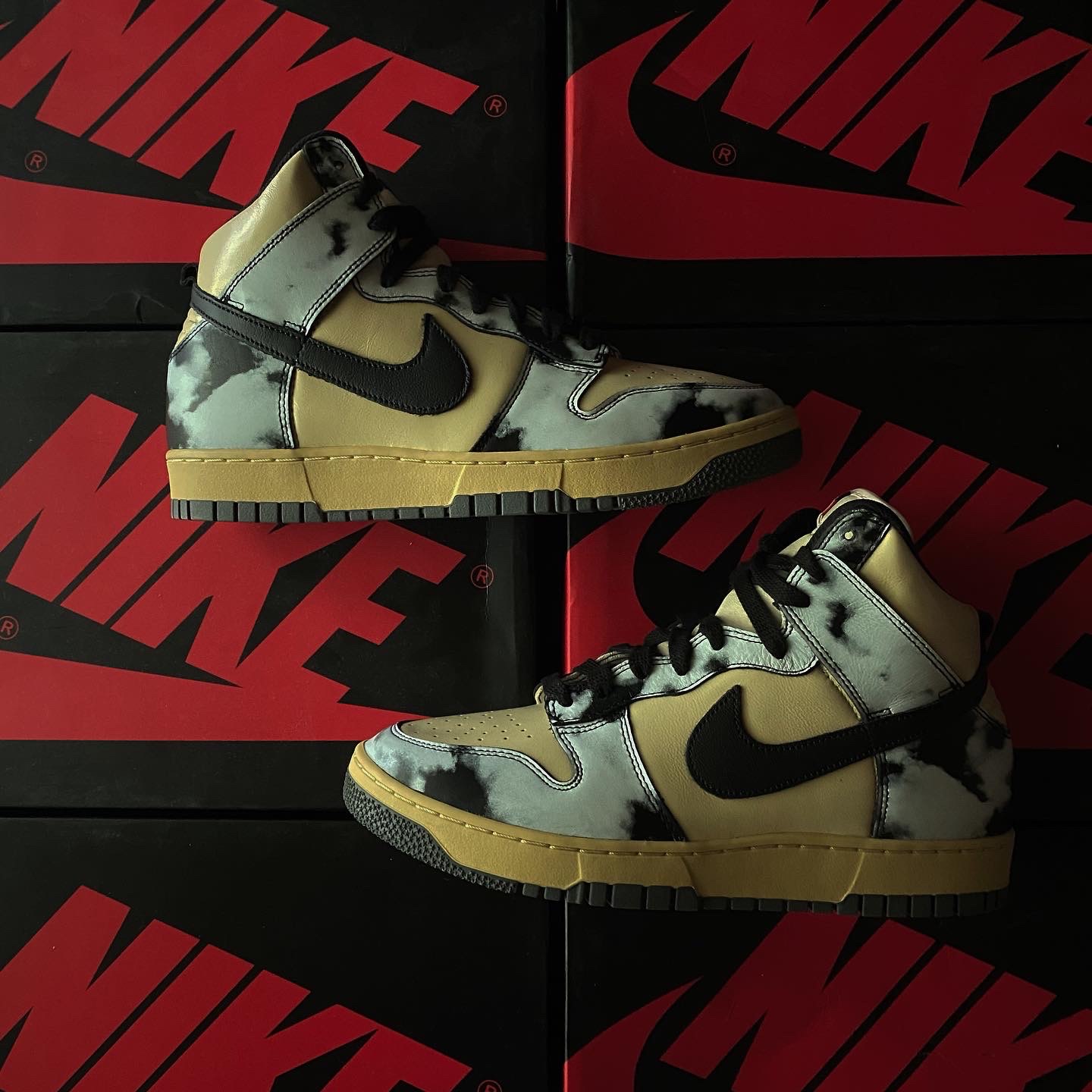 Nike Dunk High 1985 SP Black Acid Wash 착용 스타일 - 1