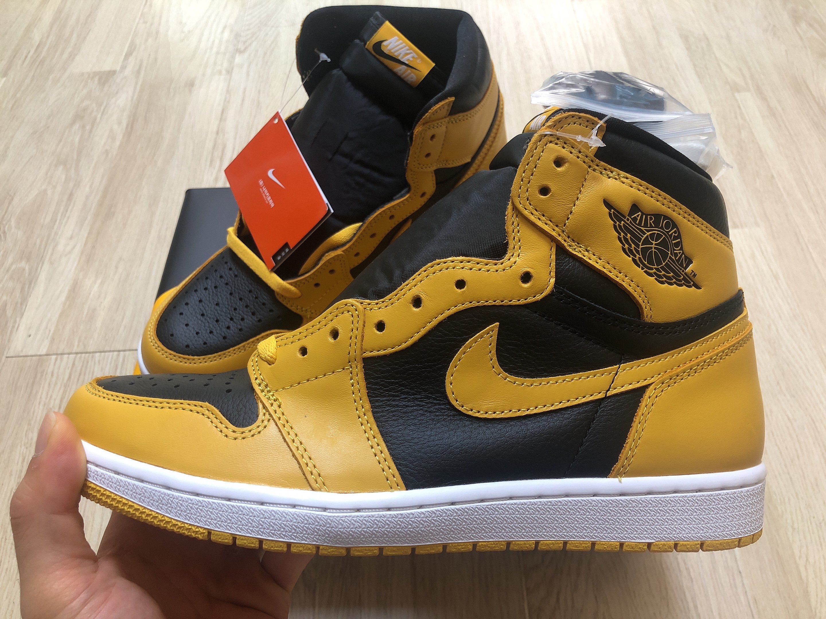 Jordan 1 Retro High OG Pollen 착용 스타일 - 1