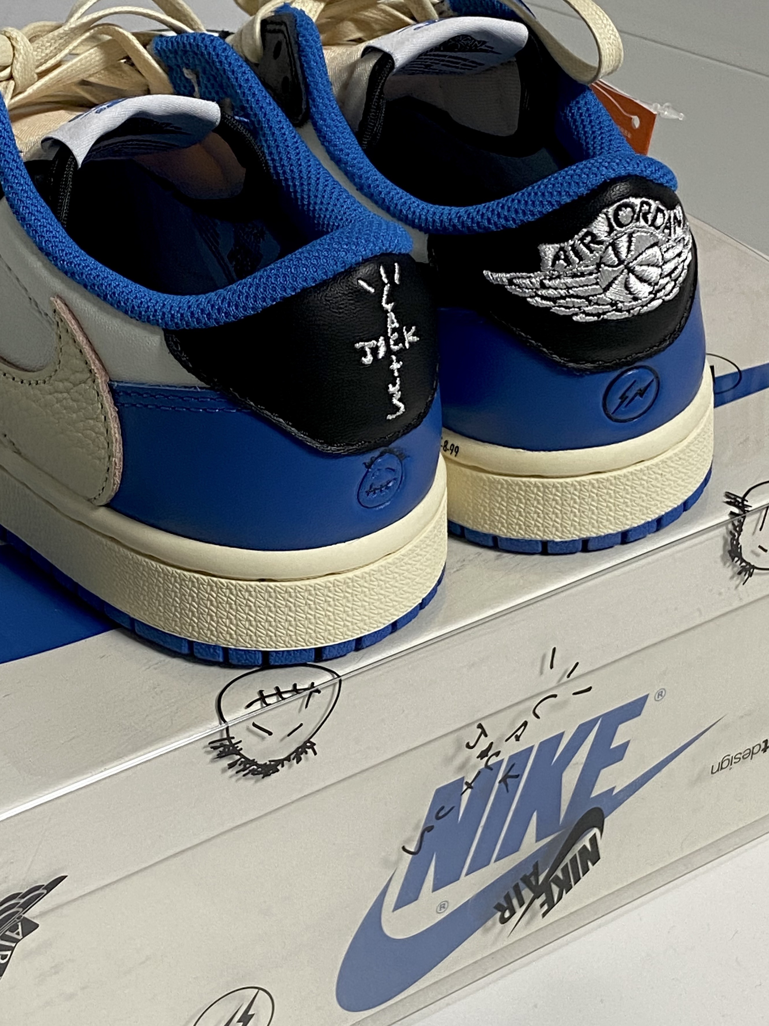 Jordan 1 x Travis Scott x Fragment Retro Low OG SP Military Blue 착용 스타일