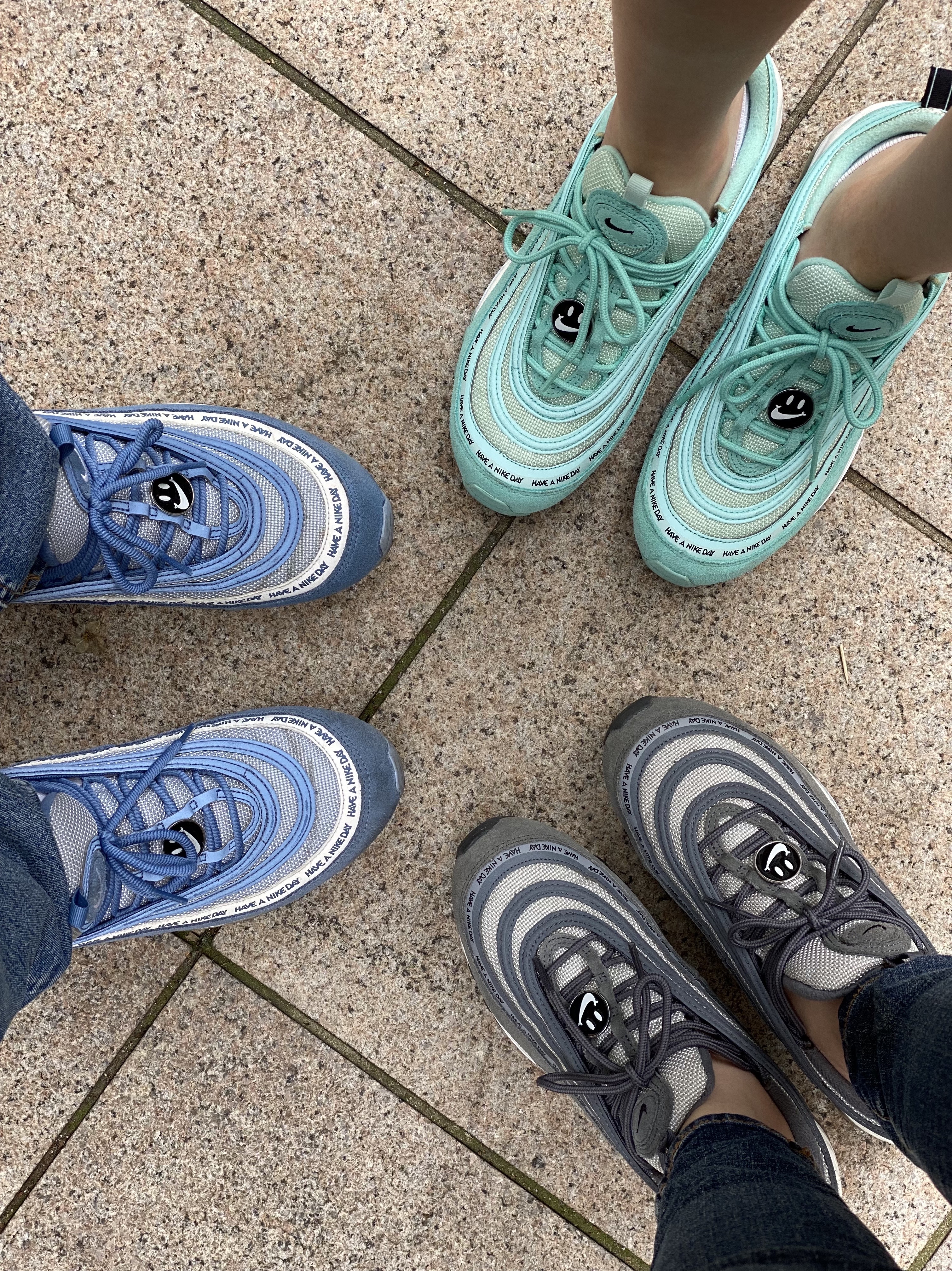 (GS) Nike Air Max 97 Have a Nike Day Dark Grey, Nike Air Max 97 Have a Nike Day Indigo Storm 착용 스타일 - 2